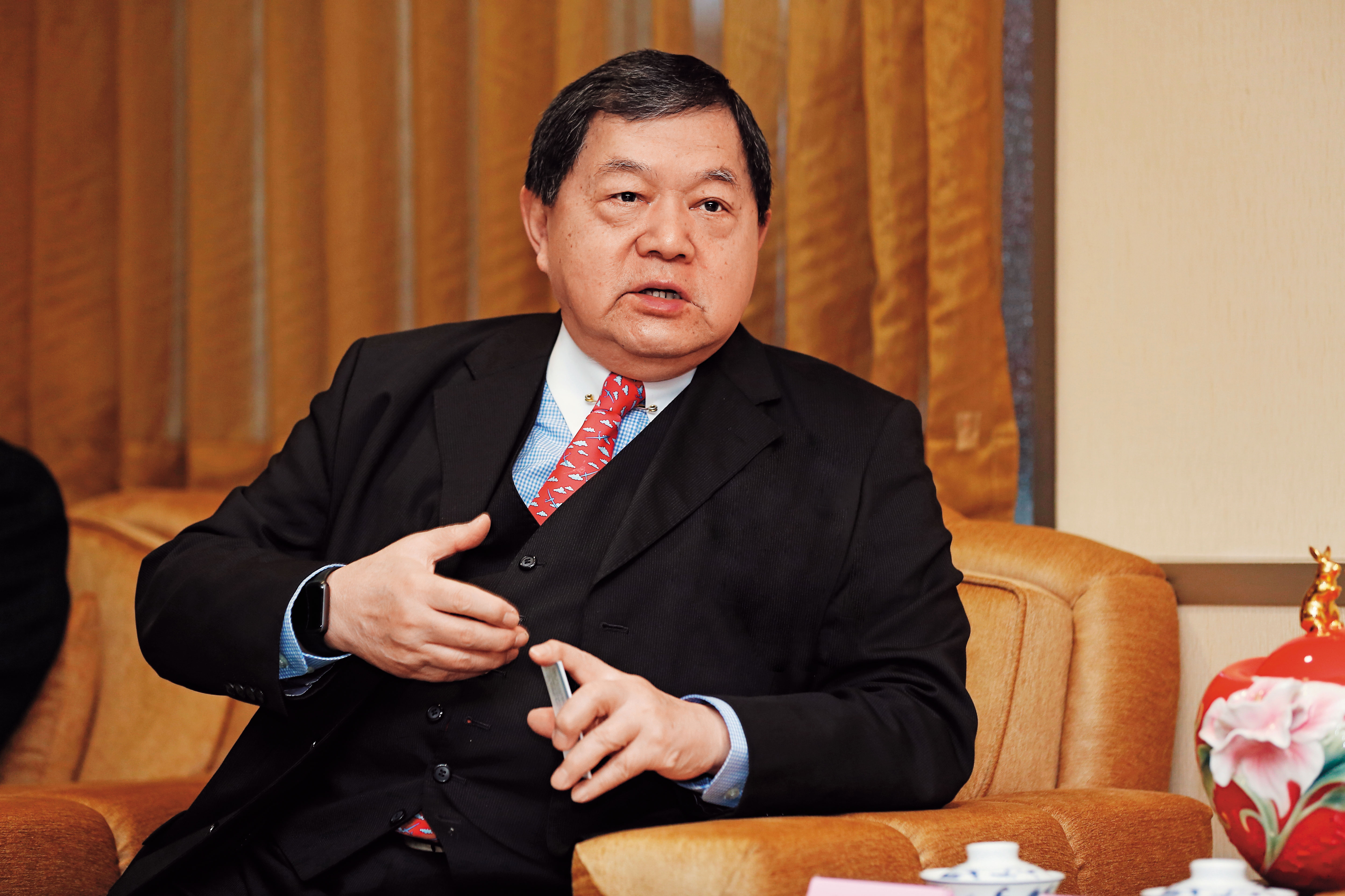 遠傳營運成績淪落電信三雄之末,董事長徐旭東決定親自出馬整頓。