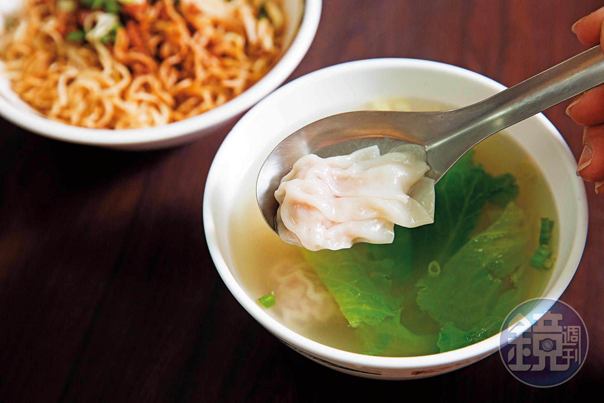 本店販售的餛飩湯，由孔豐吉自己包餡料。（30元／份）