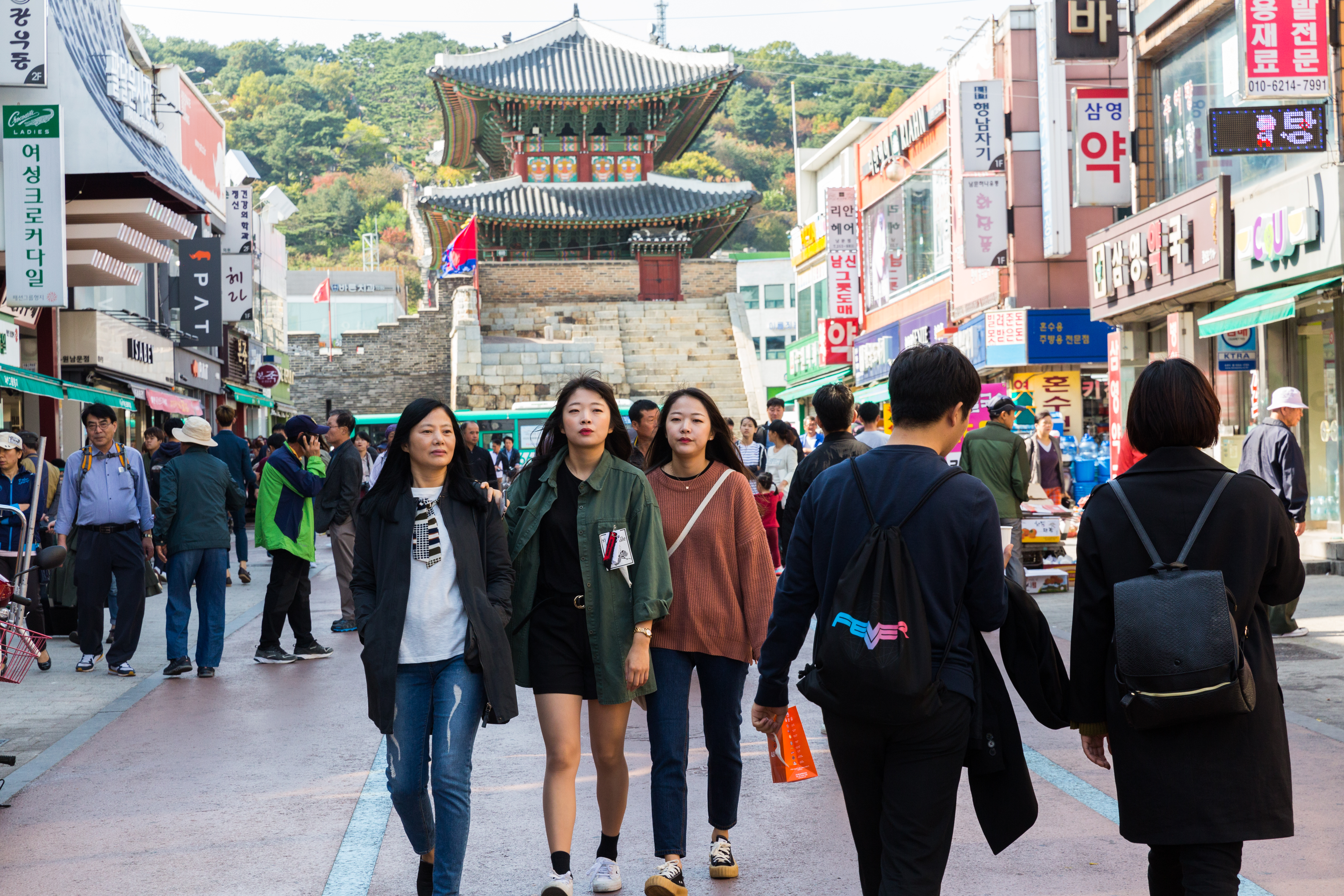 韓國2019年首季經濟成長數字，比前一季衰退0.3％，韓元快速貶值，幅度超過3％。