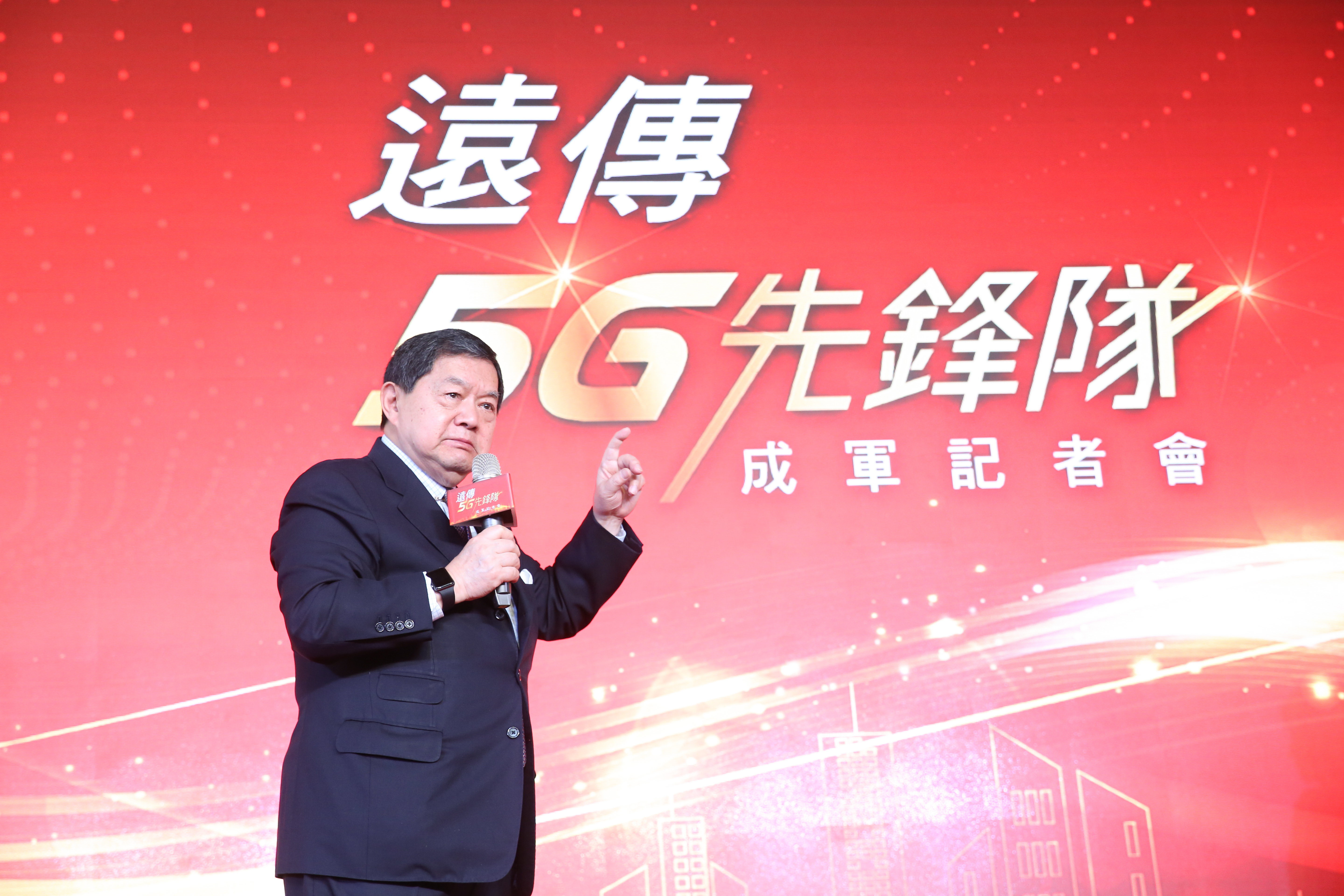 遠傳營運淪落電信三雄之末,董事長徐旭東決定親自出馬整頓。