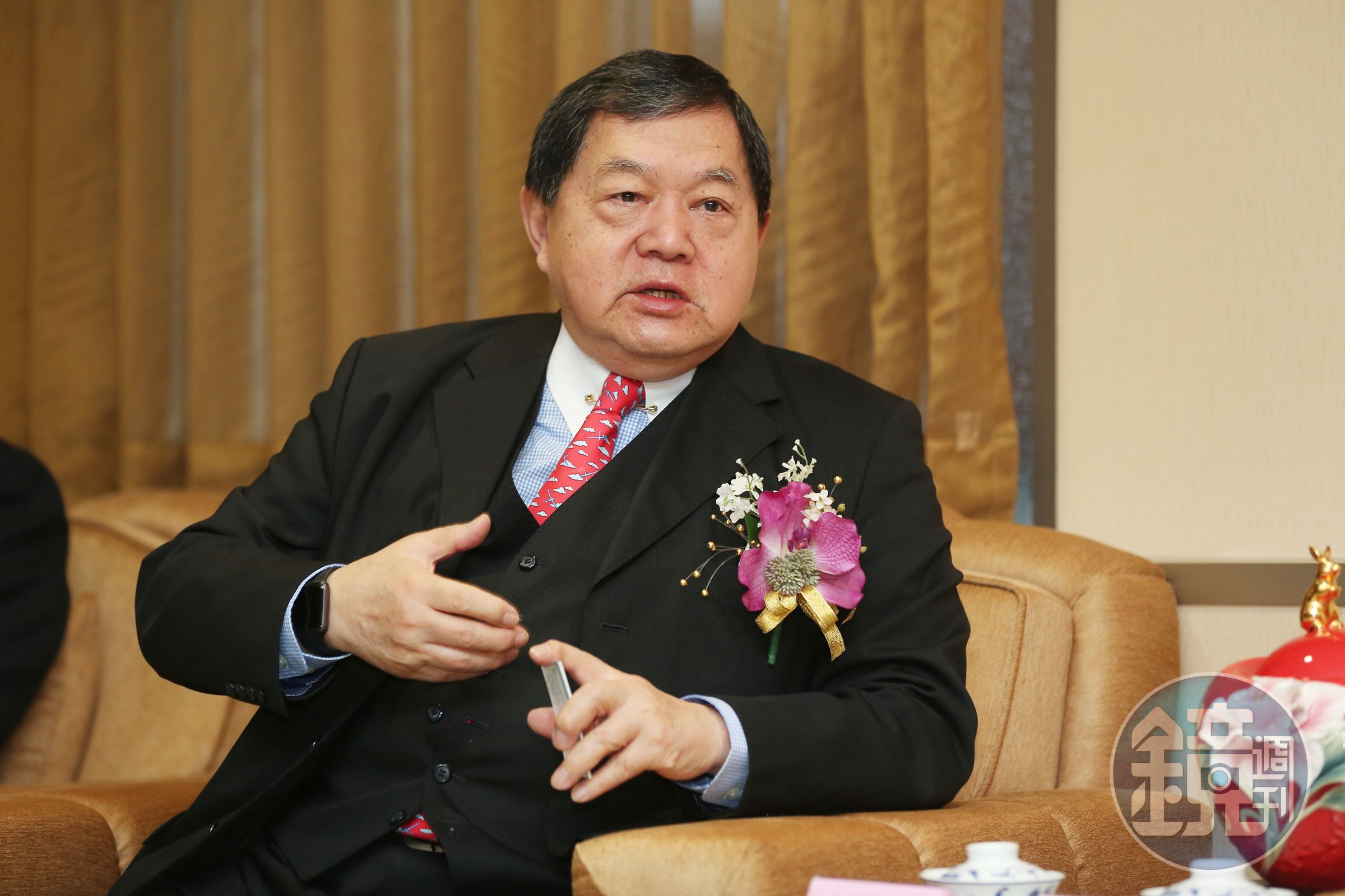 原是賺錢金雞母的遠傳，獲利竟大幅衰退，讓董事長徐旭東決定親自出馬整頓。