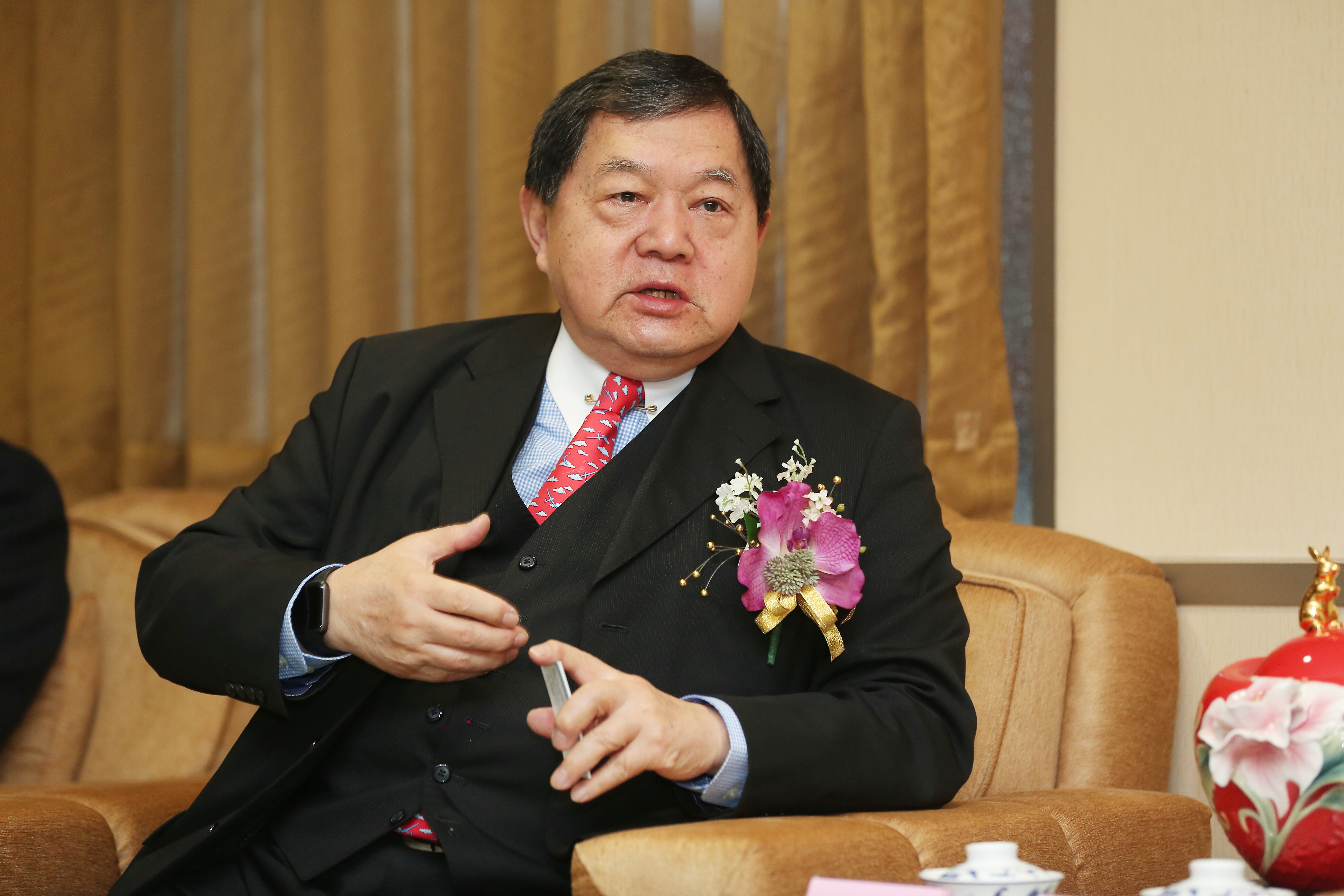 原是賺錢金雞母的遠傳，獲利竟大幅衰退，讓董事長徐旭東決定親自出馬整頓。