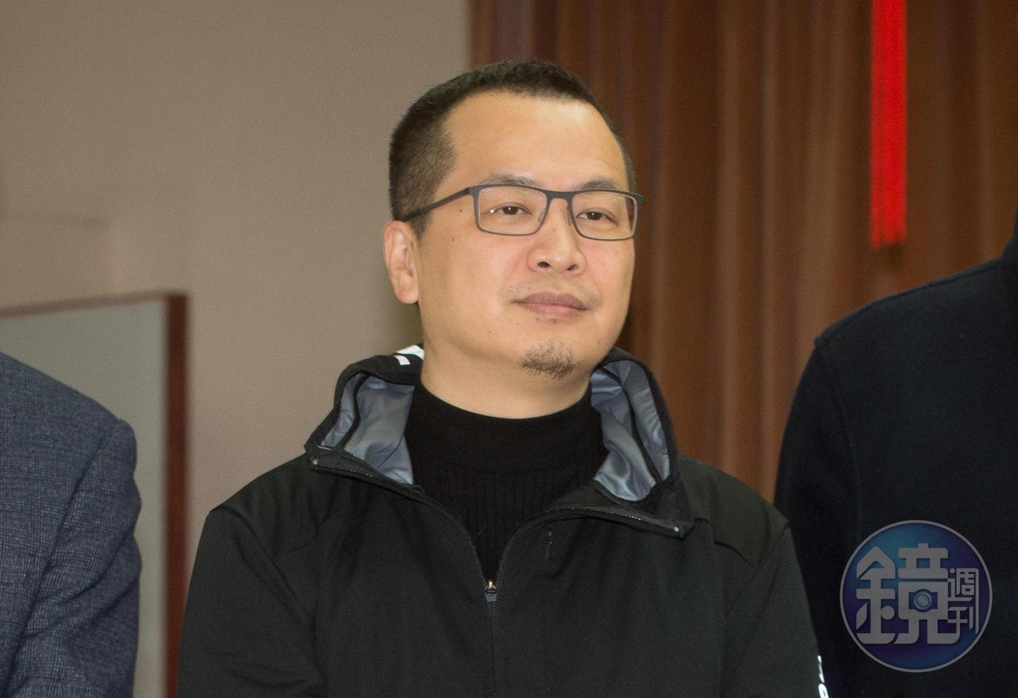台北市議員羅智強直指有綠營網軍收錢假扮韓粉。