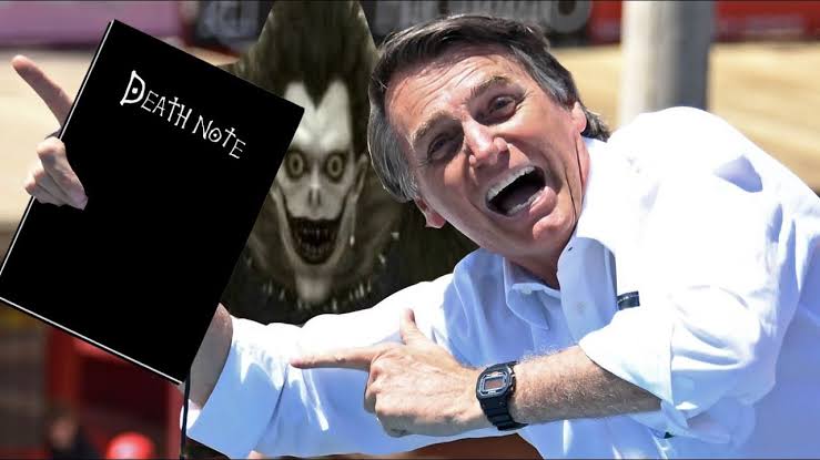 波索納羅手持《死亡筆記本》（翻攝自Jair M. Bolsonaro Twitter）