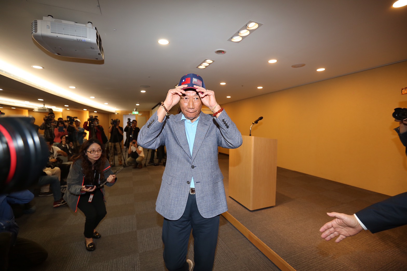 郭台銘今日出席記者會避談鴻海接班 。