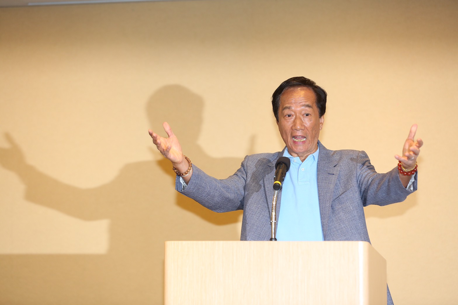 中美貿易戰再陷僵局，郭董認為台灣要趁勢發揮優勢。