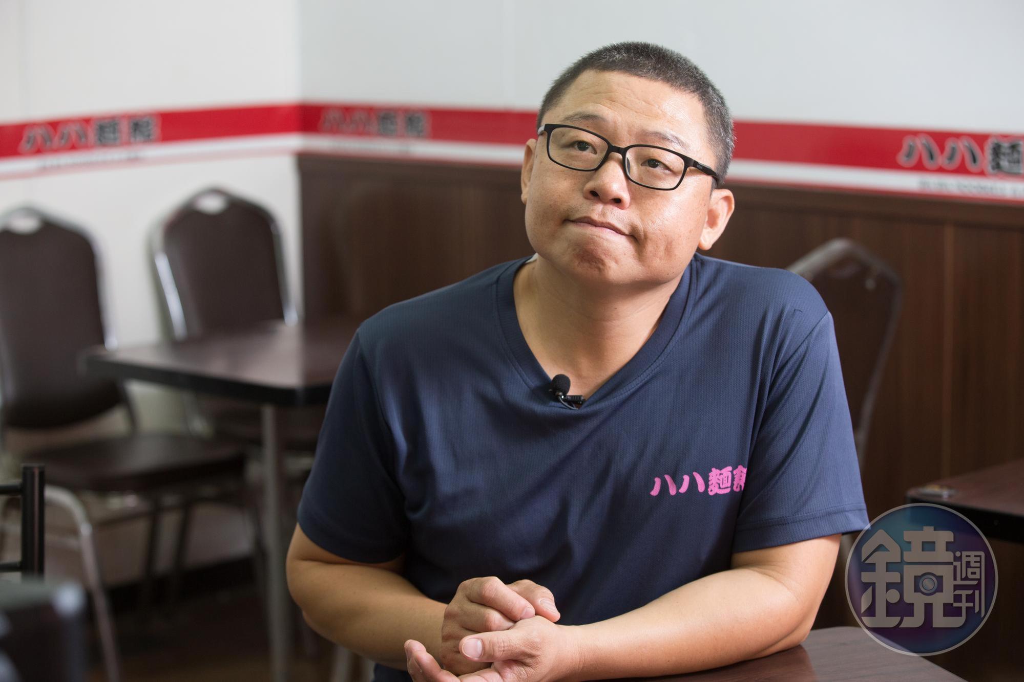 開地下錢莊時，孔豐吉為了討債，曾拿油壓剪剪開債務人的公寓大門。