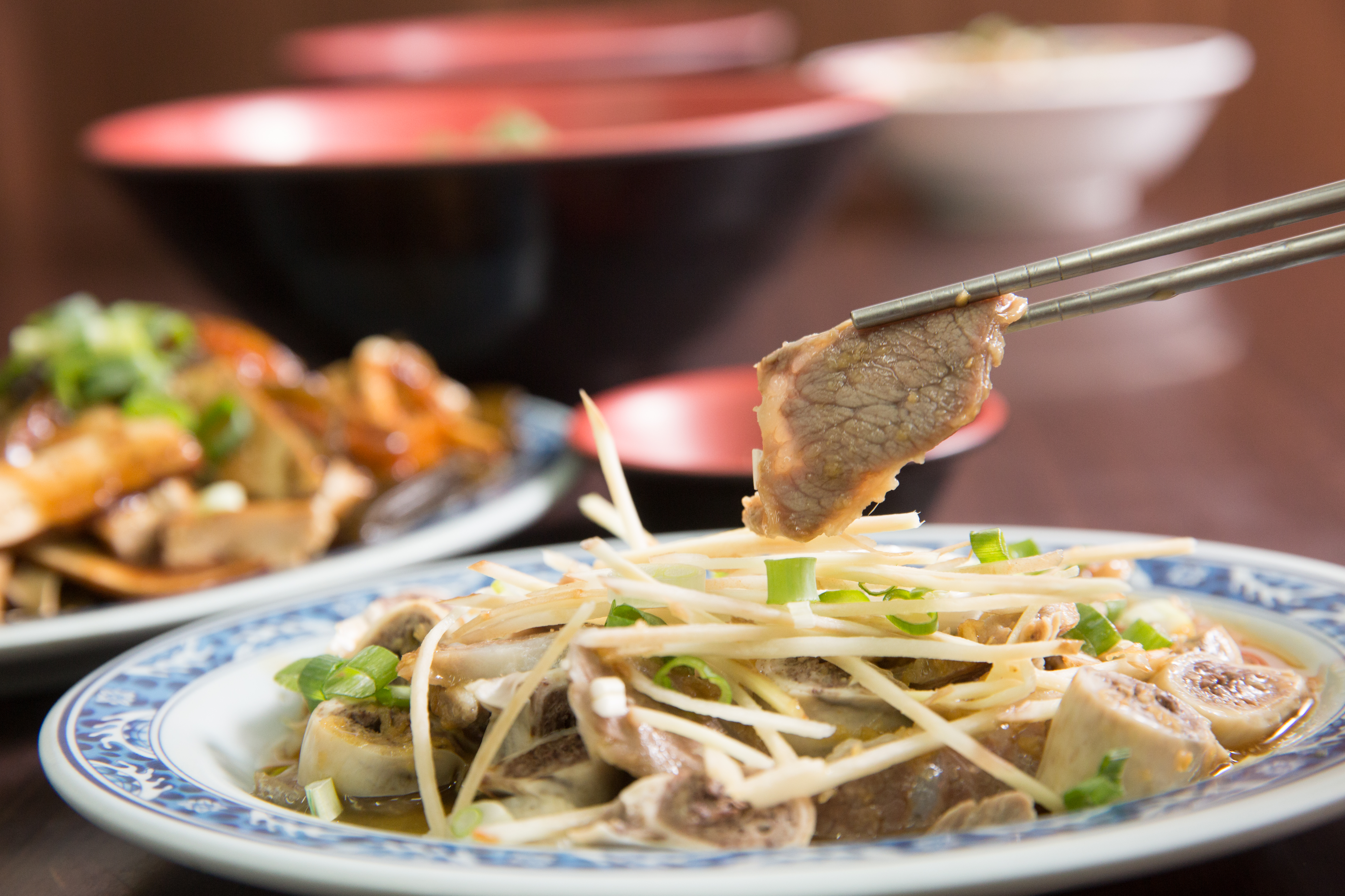 除了麵食,八八麵館也提供嘴邊肉等黑白切。