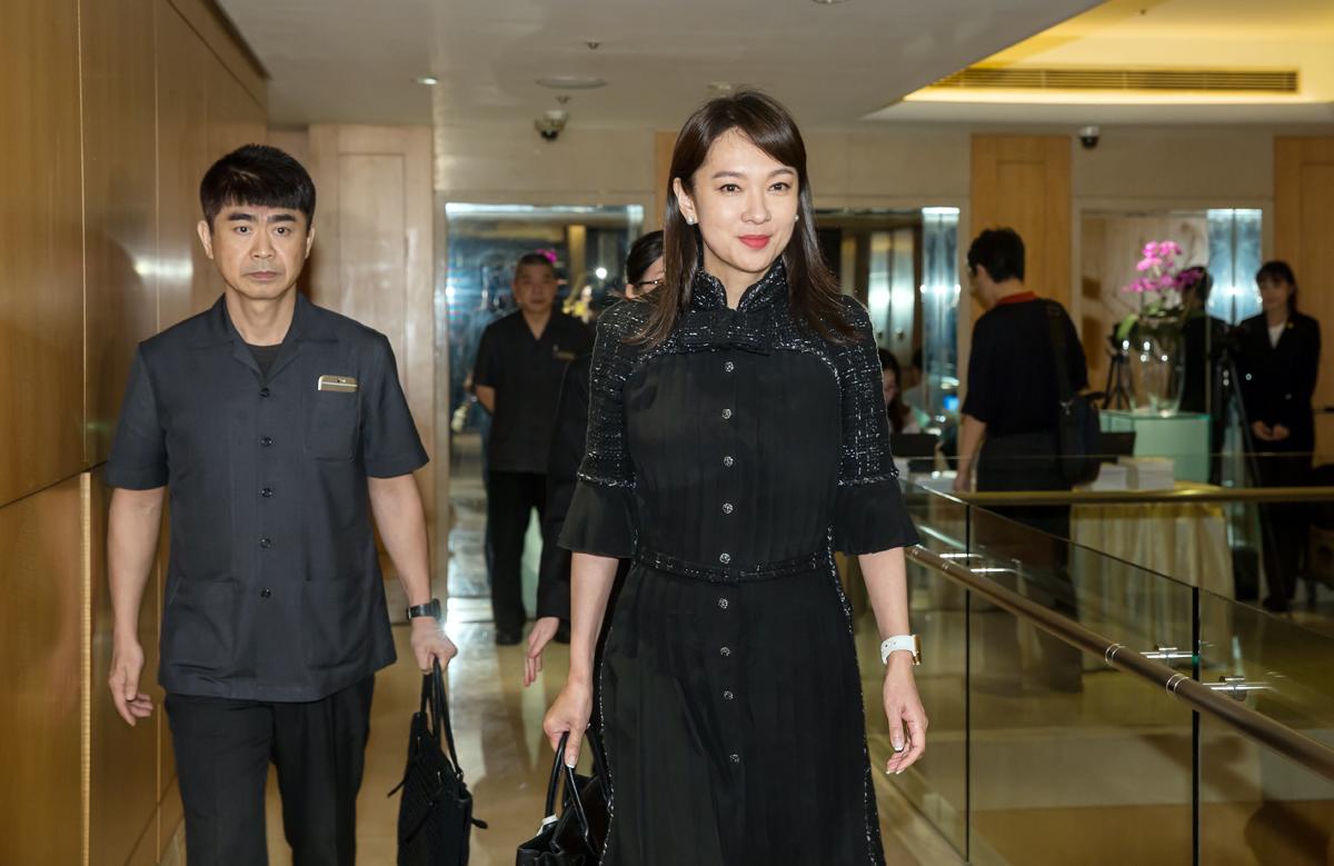 寒舍集團創辦人蔡辰洋投資設立的寒舍艾麗酒店就是用妻子賴英里的英文名字Ellie來命名。