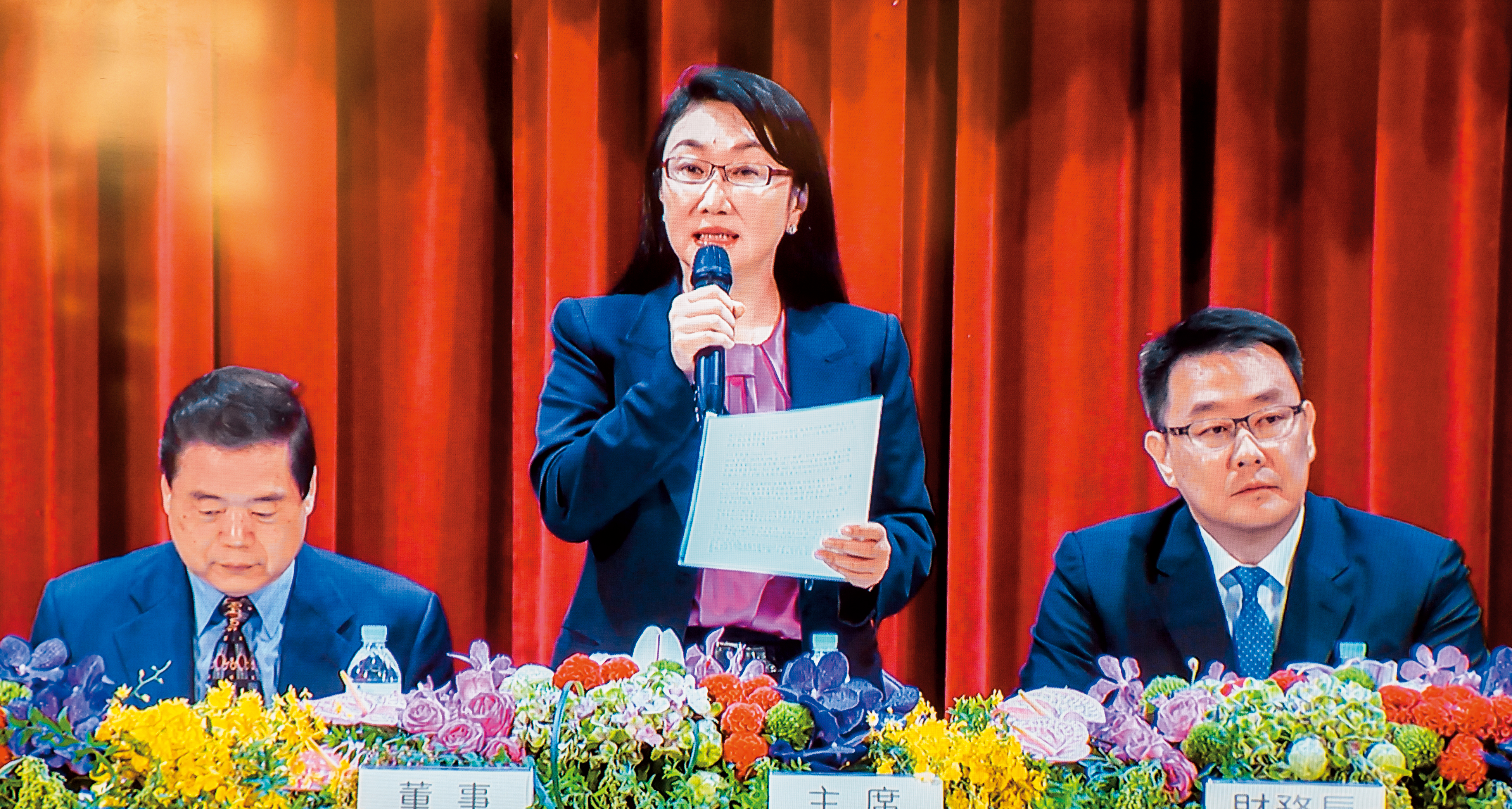 王雪紅（中）創辦威盛電子及宏達電，2家公司都曾是股王。