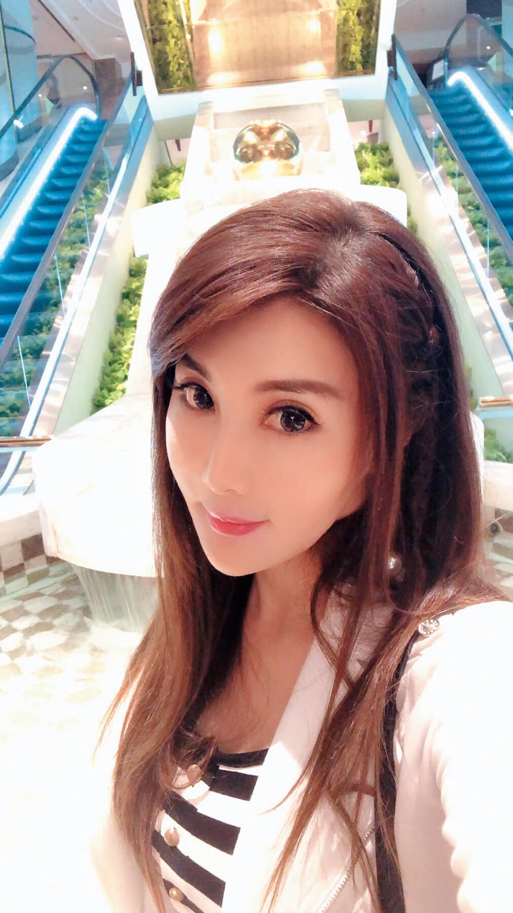 楊麗菁曾在冬天送毯子給街友取暖。(翻攝自楊麗菁臉書)