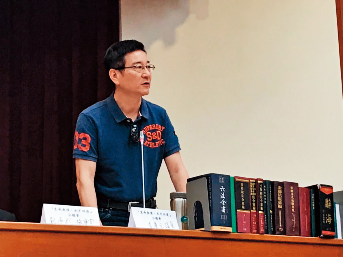 安親班業者表示，多位稽查人員都說是受到李慶元（圖）壓力，才會對安親班開罰。（翻攝李慶元臉書）