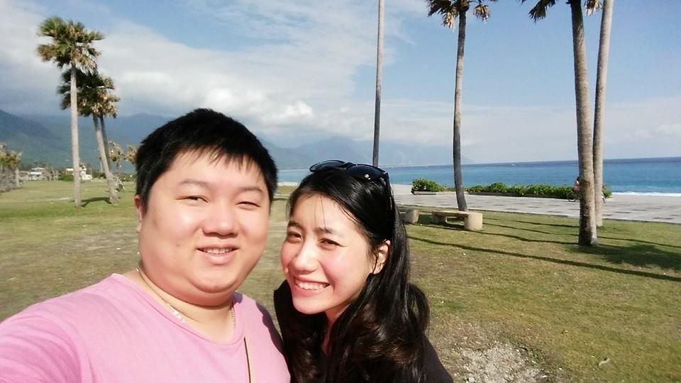 顏宏全和妻子陳育婷2013年公證結婚。(翻攝自顏宏全臉書)