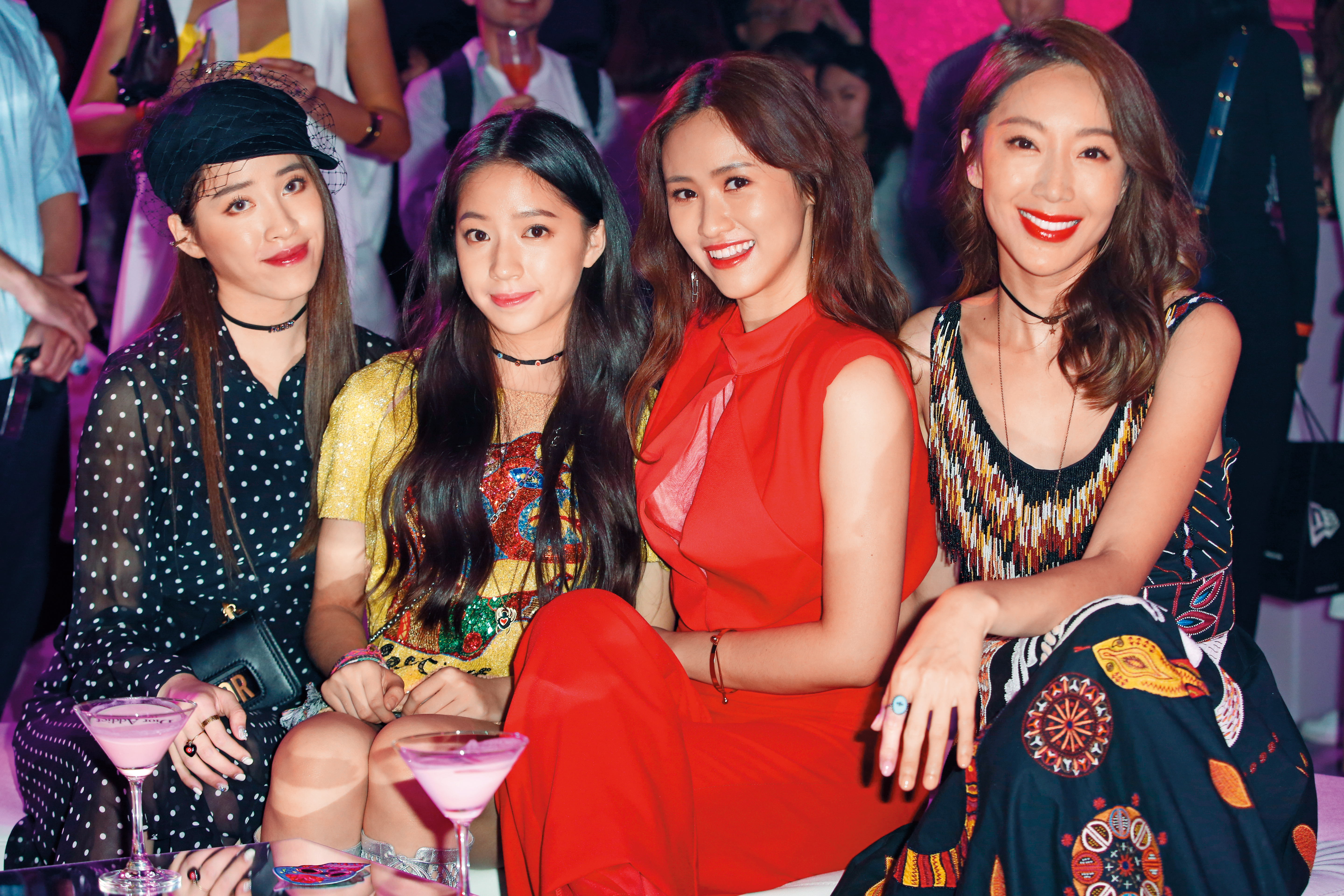 歐陽家三姐妹都在螢光幕前活躍，歐陽妮妮（左一）跟娜娜的名氣超高，一言一行都被檢視，娣娣（左二）因年紀小還未出道。右起為隋棠、吳姍儒。