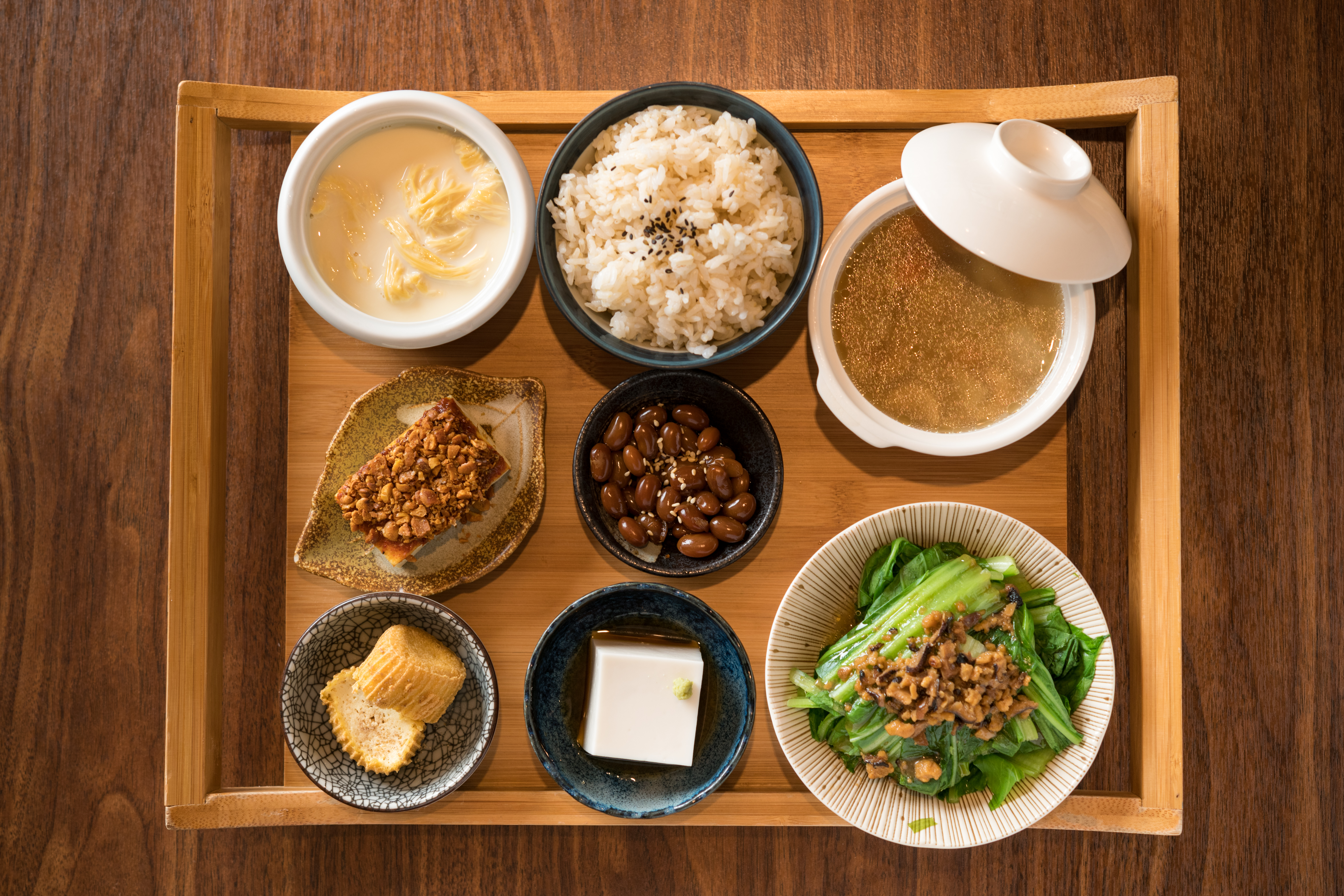 「上善豆家」是以黃豆為主食材的蔬食餐廳，把料理做得很有質感和潮味。