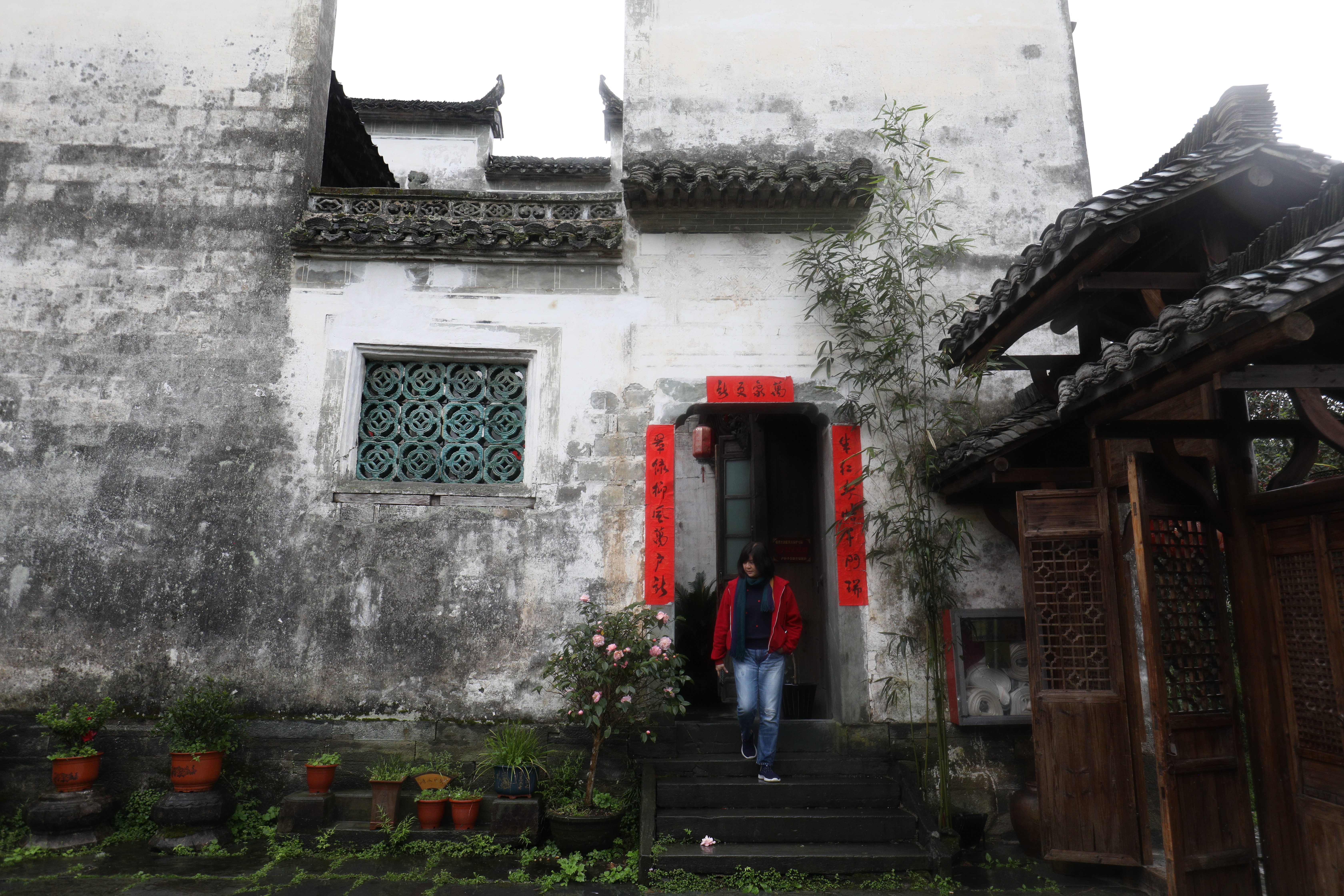 「花滿堂‧琉璃鄉院」是建於清代道光年間的徽派老宅，原主人王鳳生，據說曾是兩淮鹽運使。