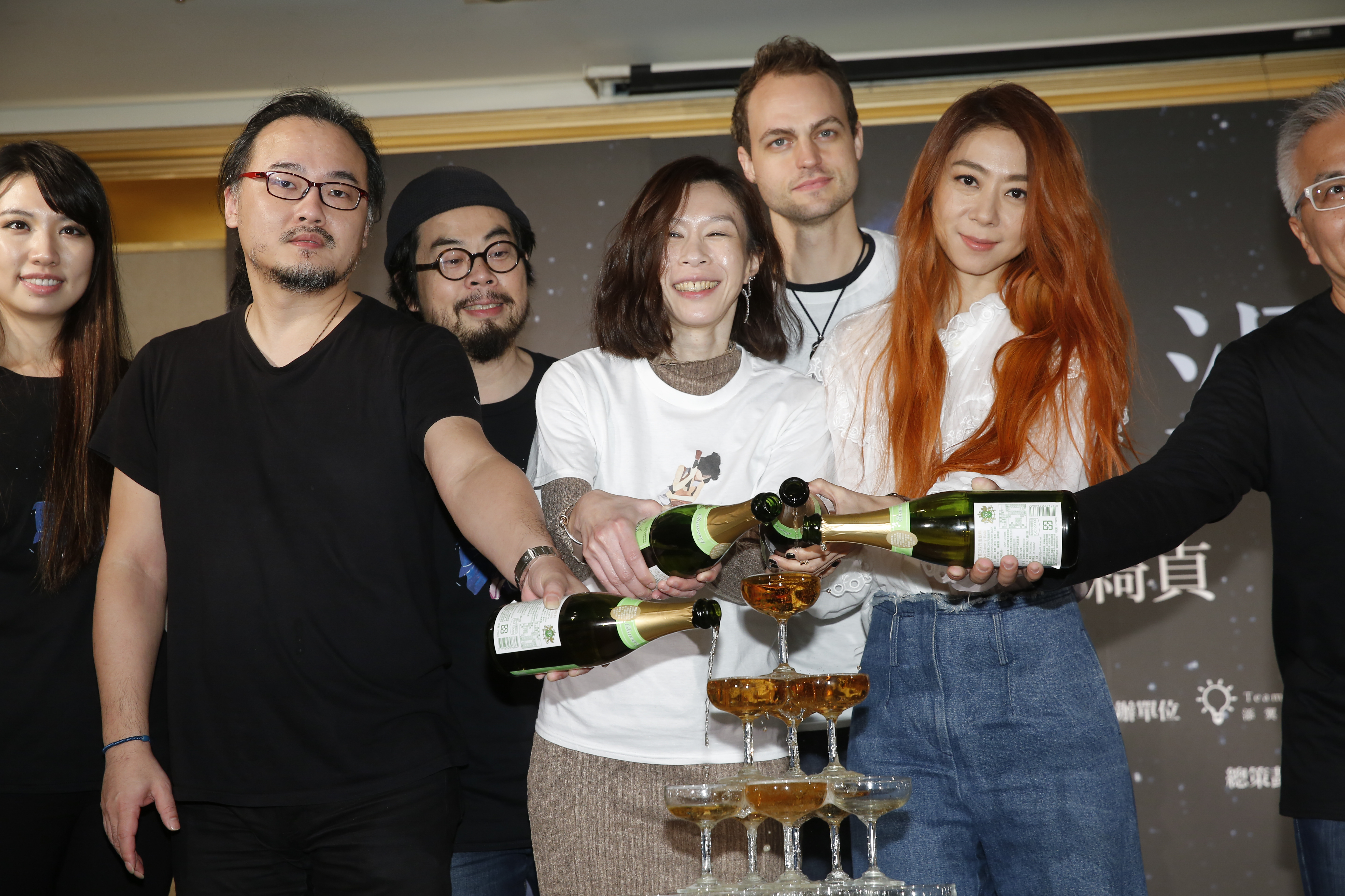 陳綺貞與鍾成虎多次傳出好事將近,不料最終仍舊分手收場。