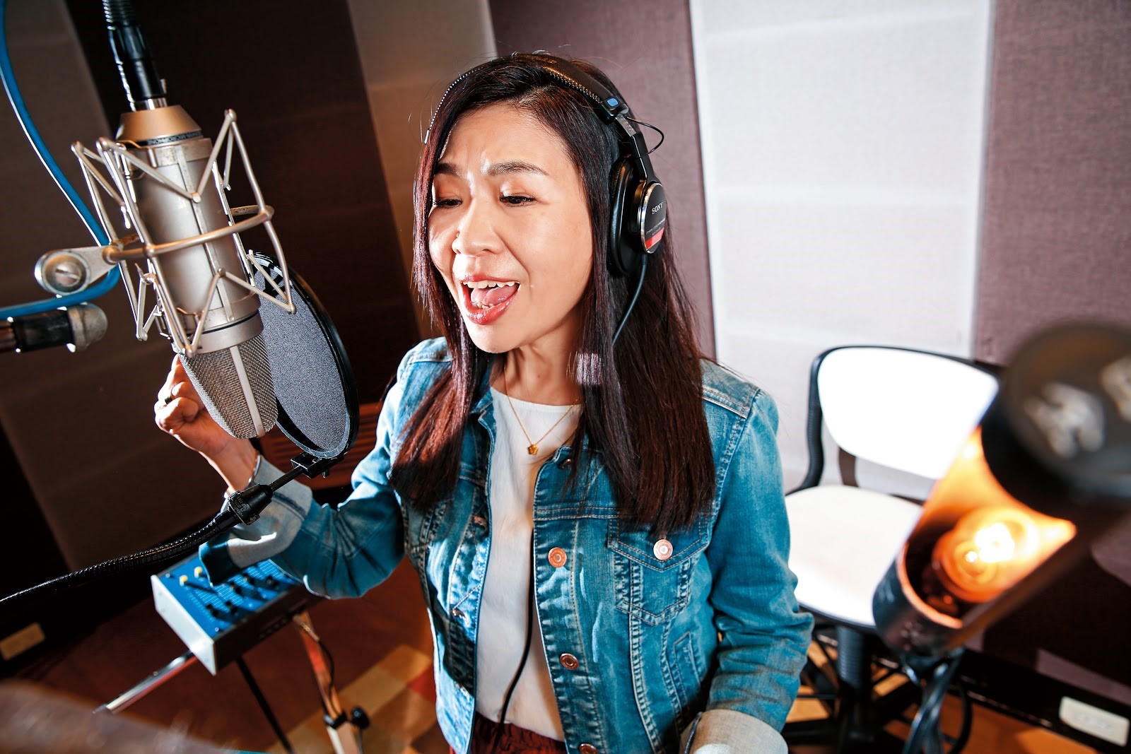 馬毓芬製作眾多療傷情歌，擔任配唱製作人時更靠著耐心，激發歌手潛能。