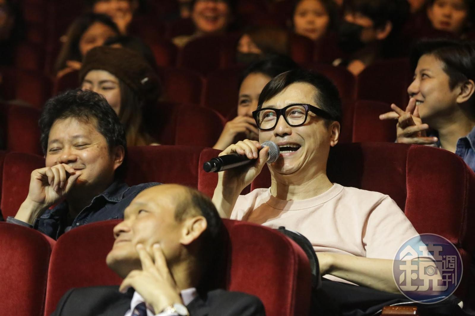 劉若英意外現身與馬毓芬合唱,哈林也出席觀賞,顯見她的好人緣。