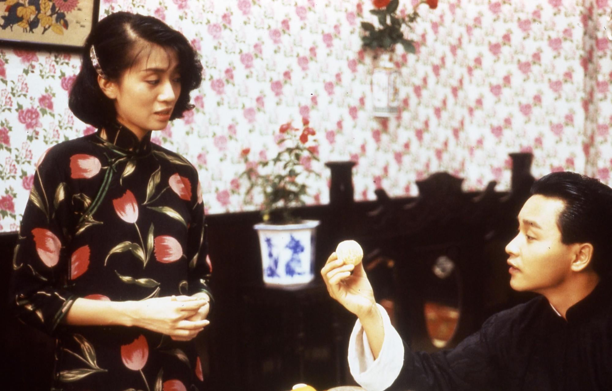 電影《胭脂扣》口碑票房雙嬴,梅艷芳(左)以精湛演技奪下金馬獎最佳女主角,讓飾演她的王丹妮相當佩服。(甲上提供)