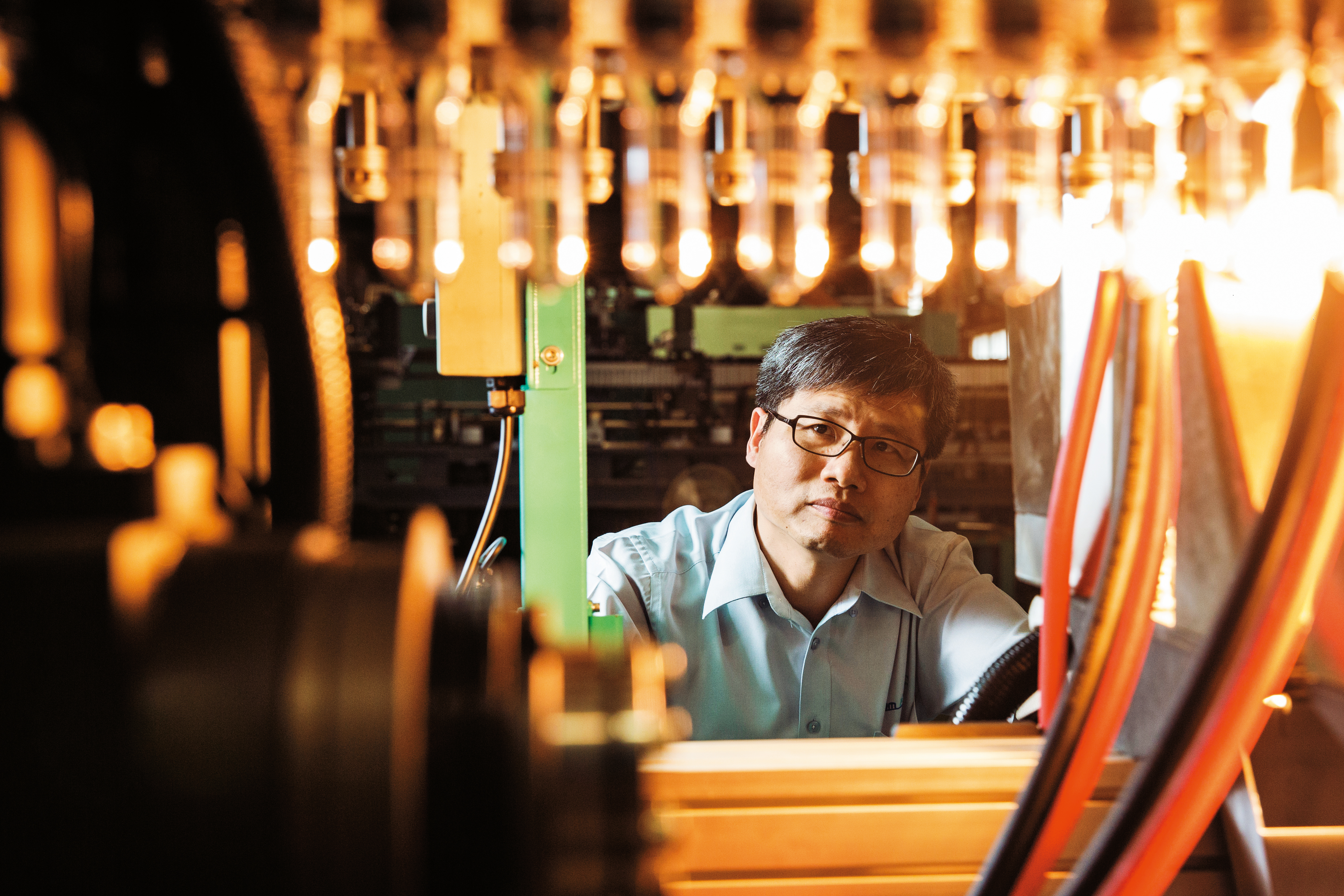 今年51歲的謝樹林當完兵就進入銓寶工業，從工程師一路做到董事長。