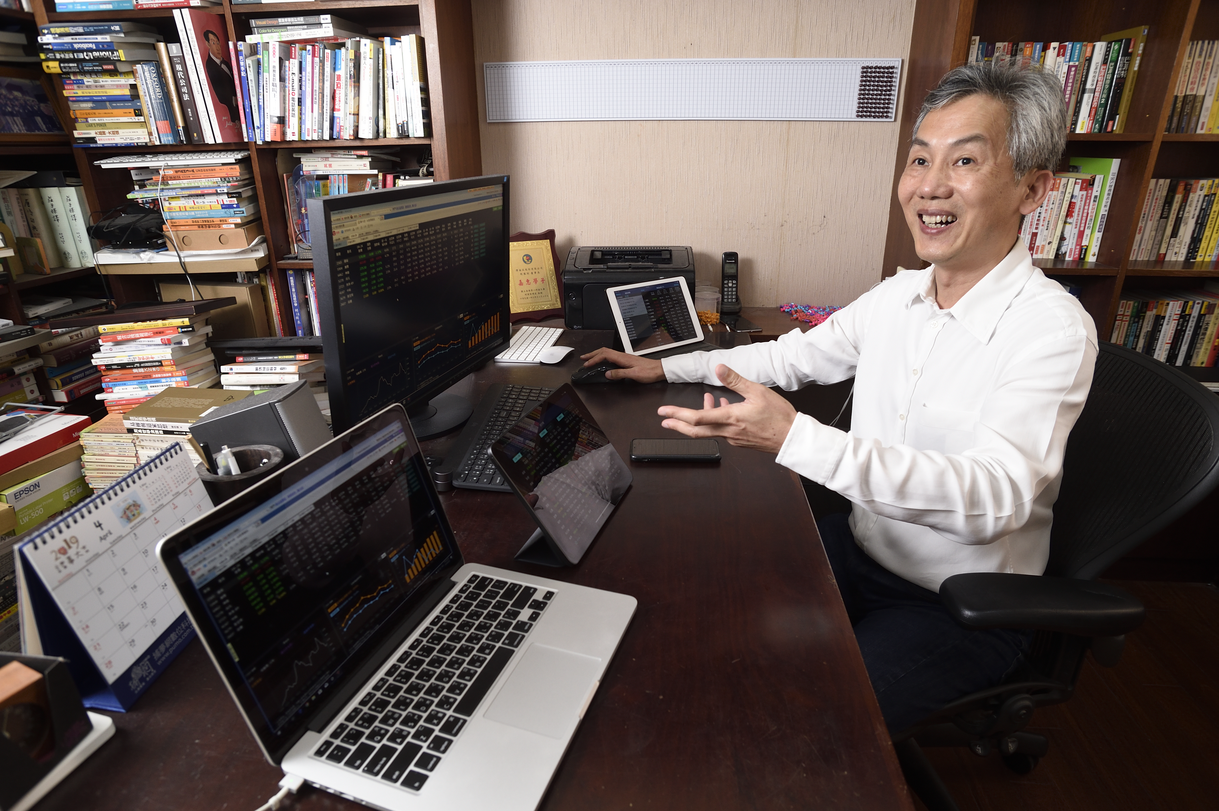 畢卡胡說，巴菲特的理論過於龐大，新手常不知從何切入，因此自己融會貫通後，整理出一套簡單的選股法。