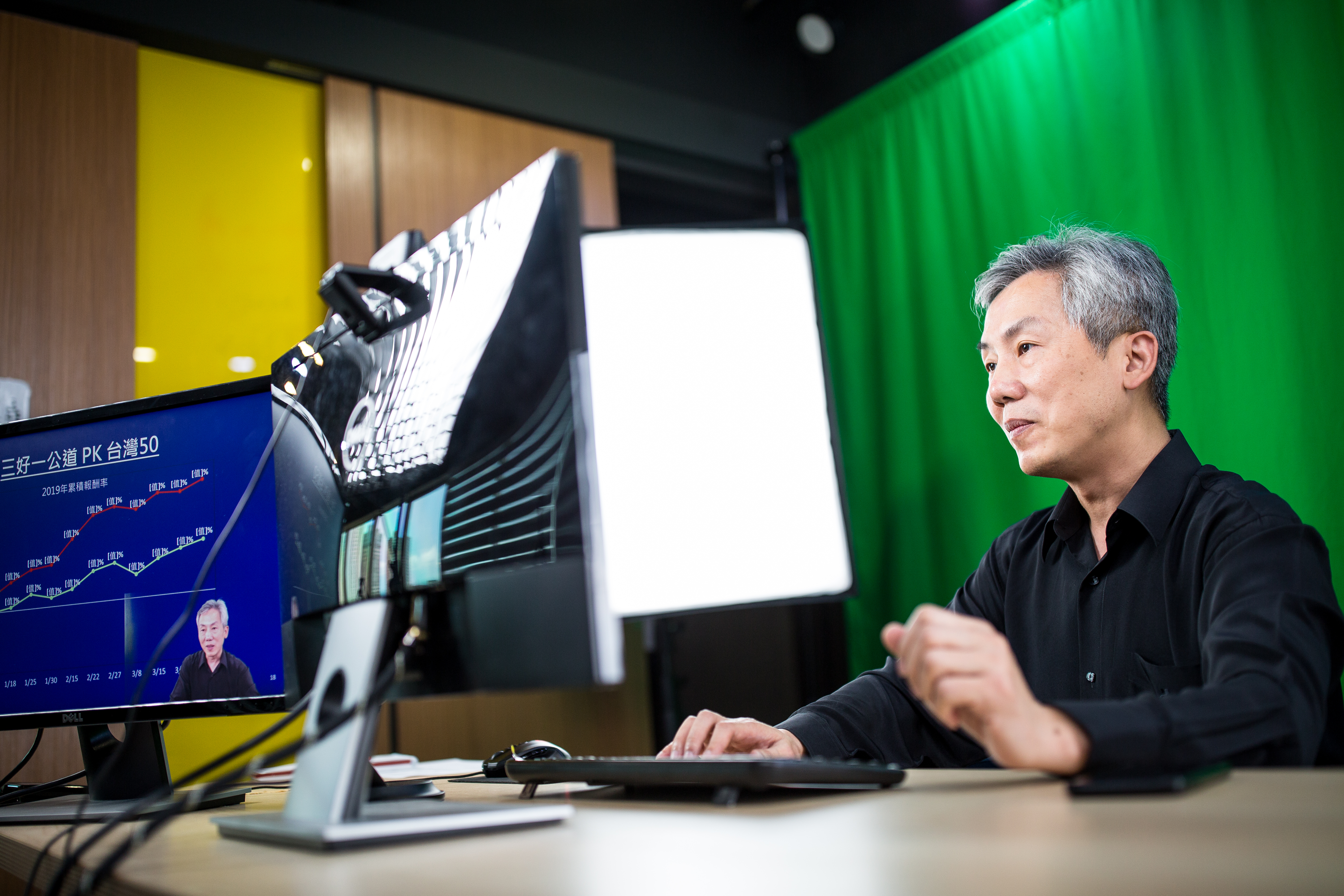 畢卡胡現在也會開線上直播課程，分享自己的選股方法。