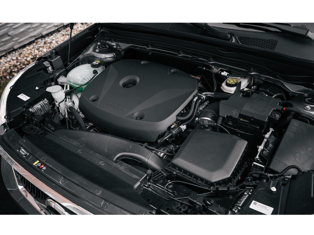 搭載新世代 Drive-E 高效節能引擎，並提供 T4 渦輪引擎（190hp/ 30.6kgm）與 T5 渦輪引擎 （252hp/ 35.7kgm）兩種動力。