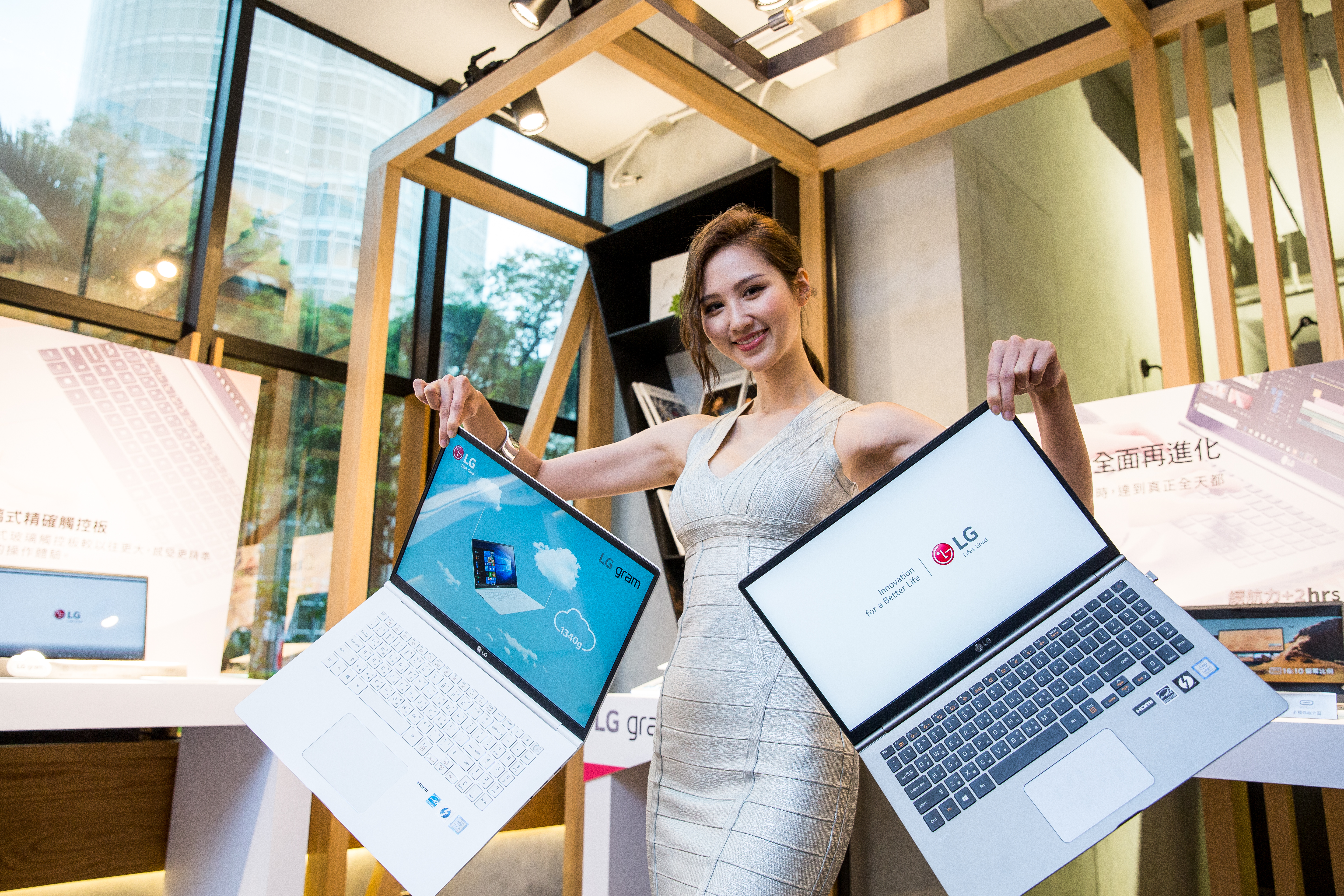 LG在台推出全球最輕17吋筆電，售價不到7萬元。