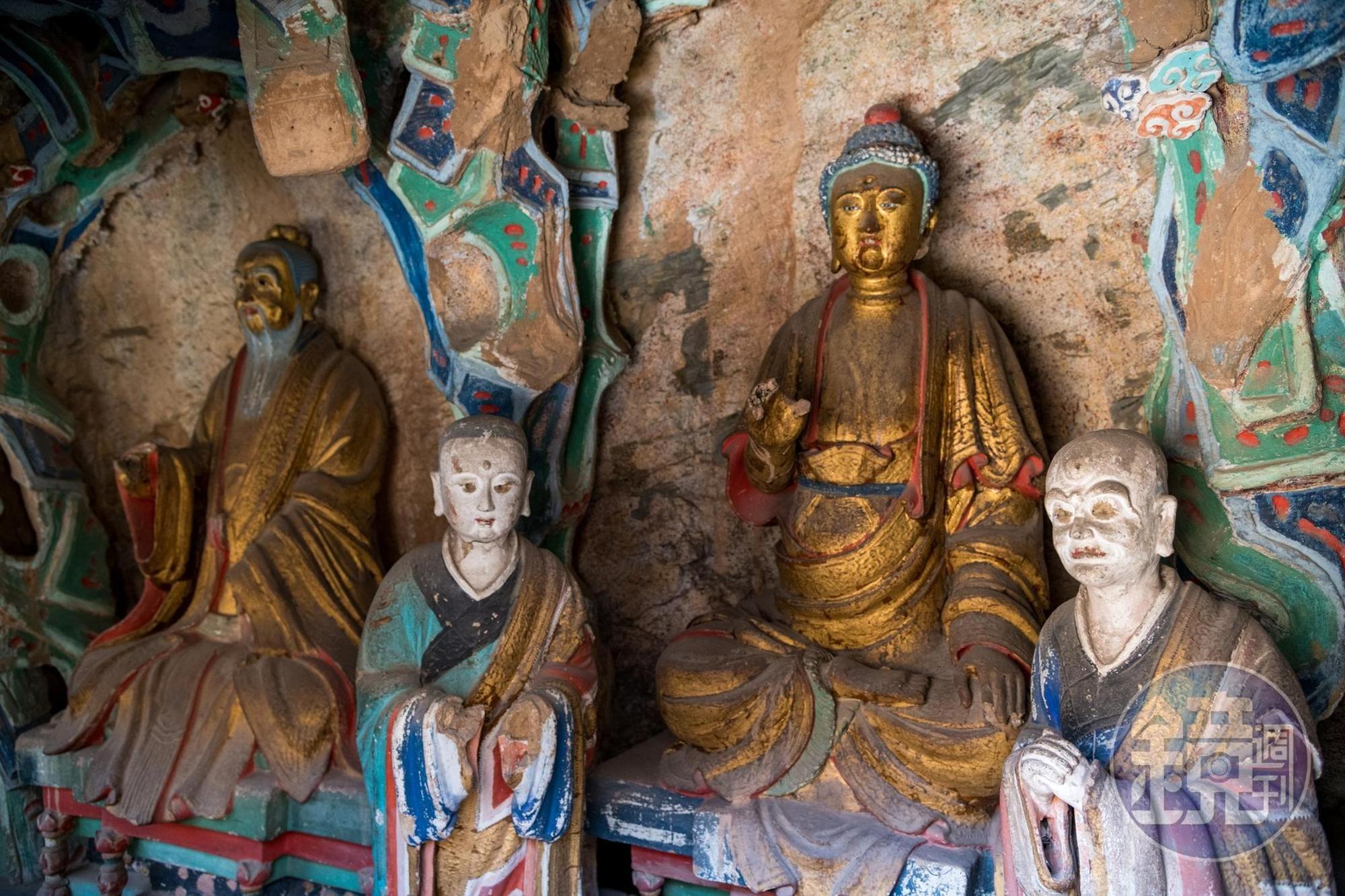 懸空寺擁有數十個樓閣殿宇，為少見佛、道、儒三教合一寺廟。