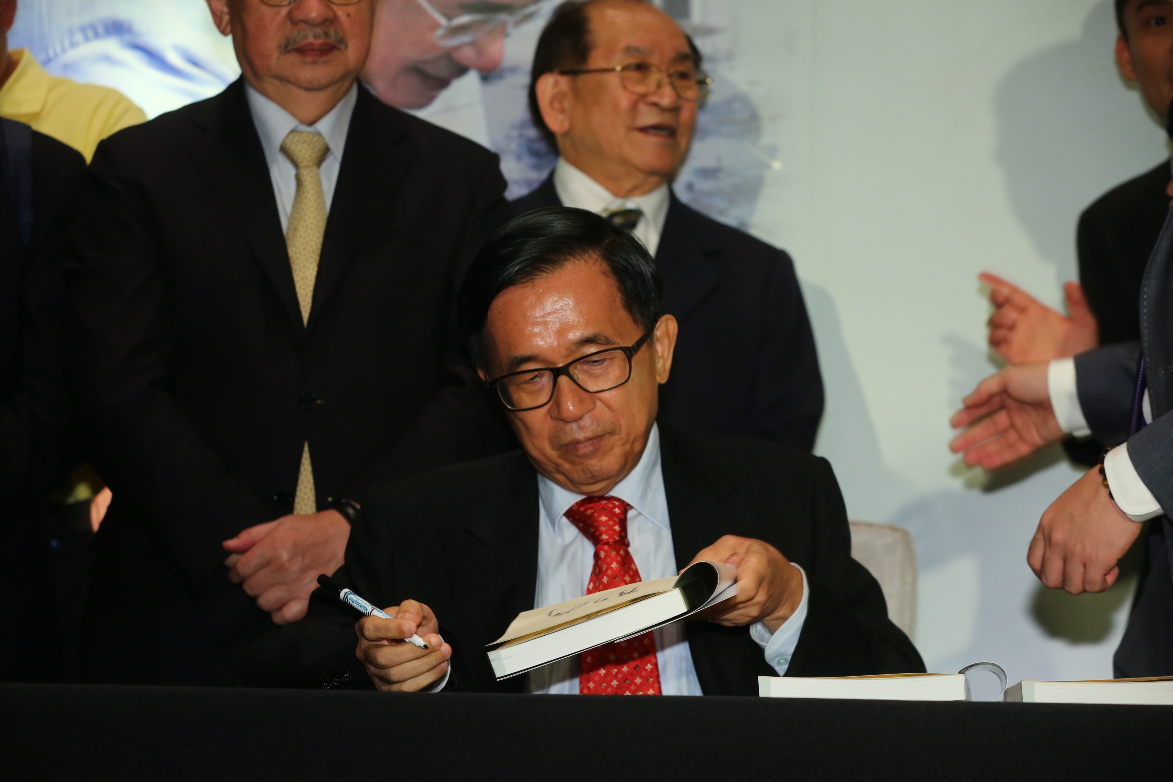 前總統陳水扁傍晚出席簽書會。