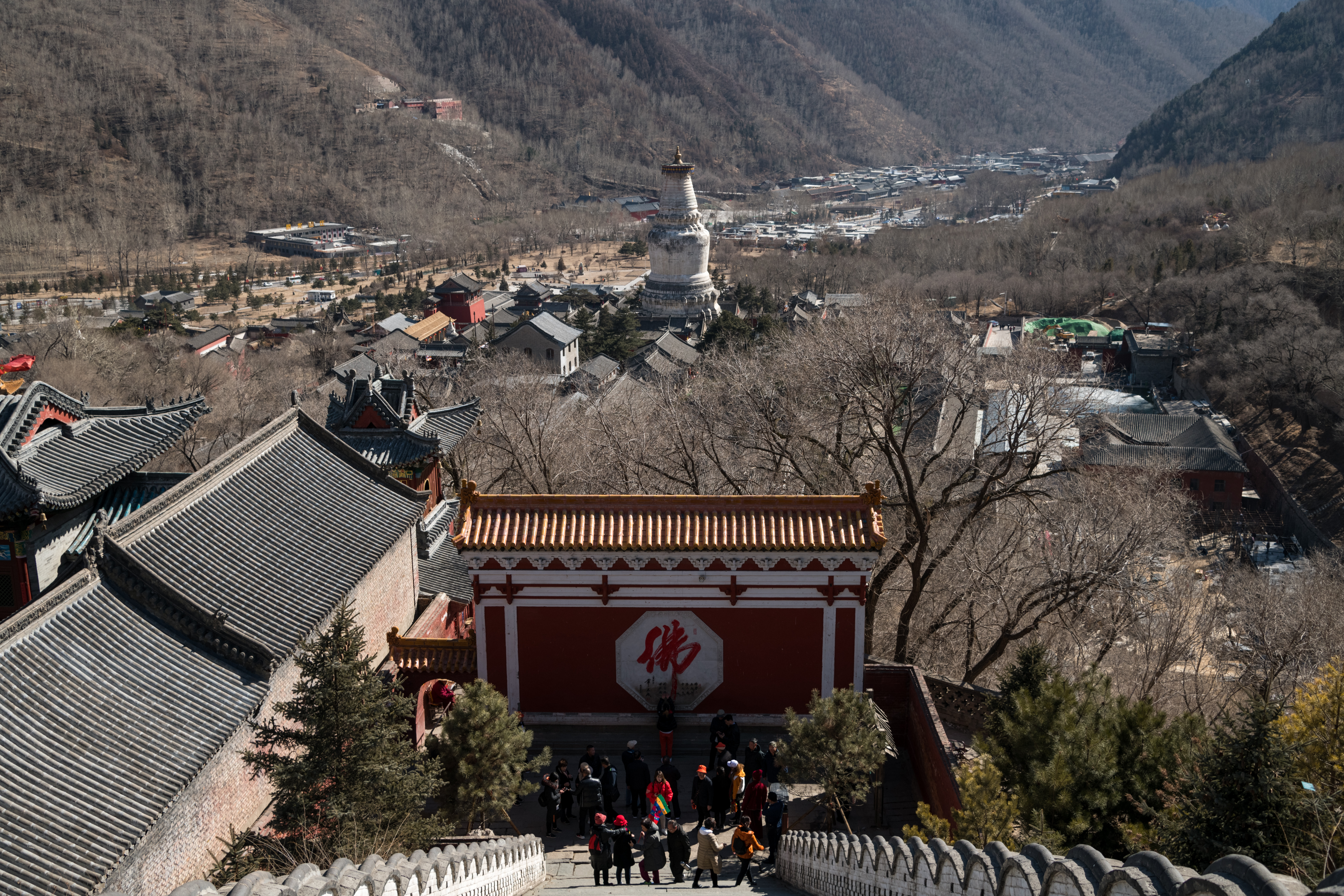 自漢代建廟的五臺山，現存寺廟達124座，是中國唯一青廟、黃廟共處的佛教聖地。 