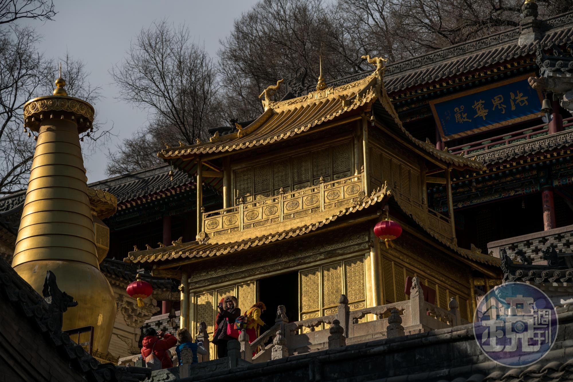 顯通寺為五臺山青廟之首，也是中國最早佛寺之一。 