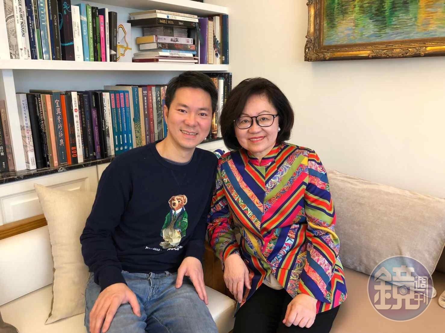 盧佳德(左)與母親陳郁秀(右)感情深厚,陪伴母親熬過許多艱困的考驗,即便他婚後,仍同住在一起。(陳郁秀提供)