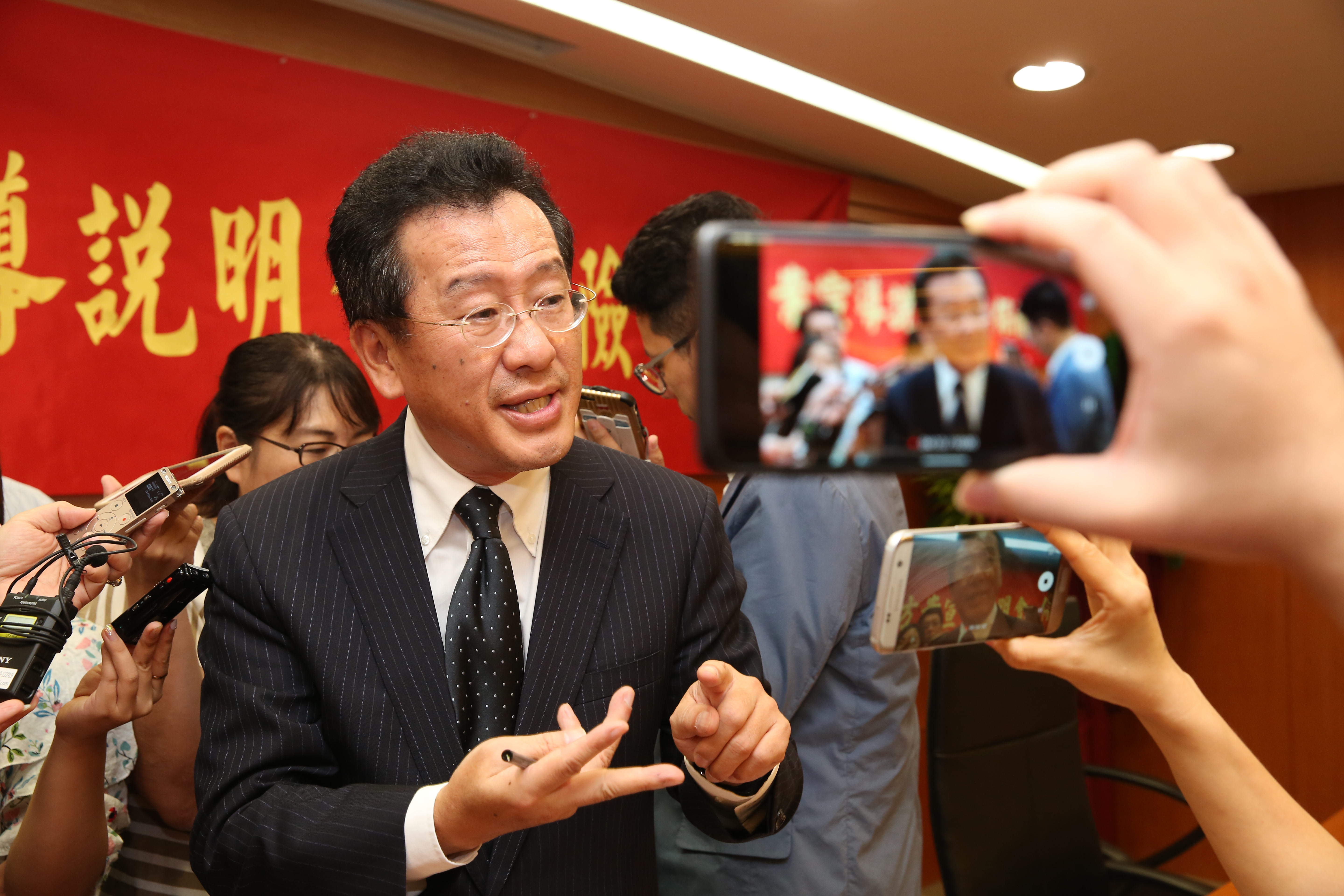 金管會主委顧立雄日前表示，金融業應厚實資本，多提準備金，不要把錢都發完。