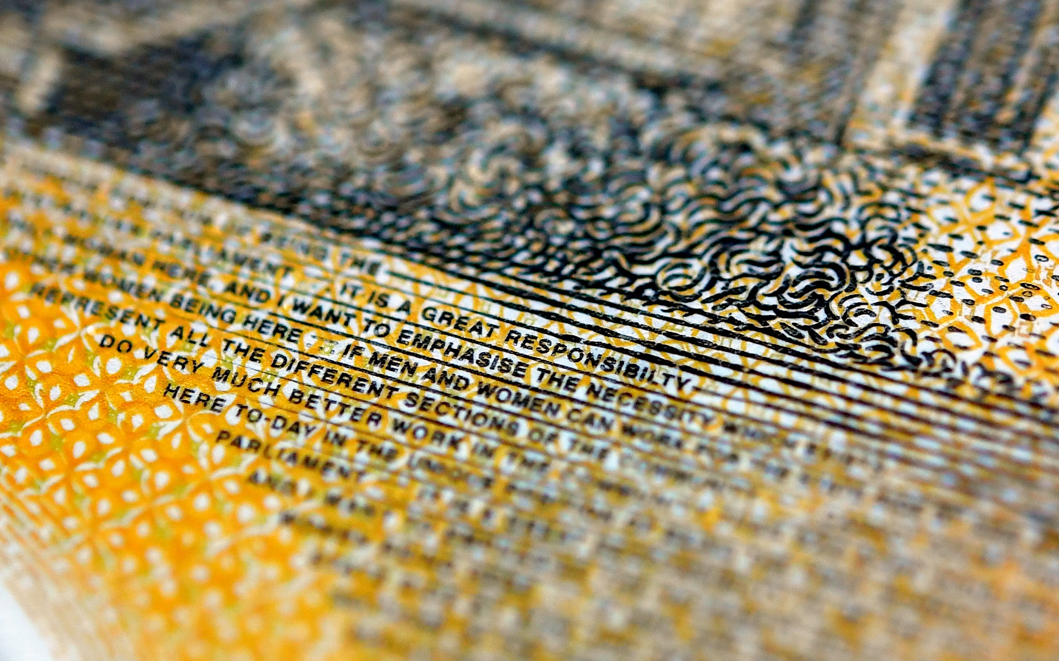 由澳洲央行新發行的50澳元紙鈔，背面竟有一個單字拼錯了。（東方IC）