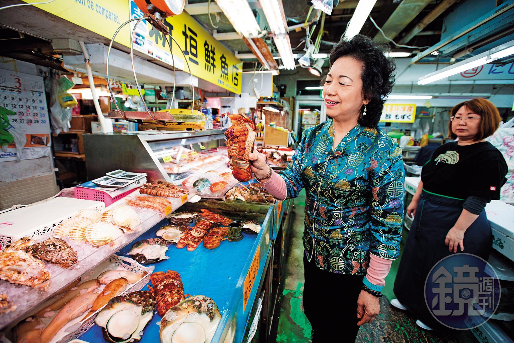 台灣媳婦張陳雪貞將台灣海港常見的代客料理引進沖繩，使第一牧志公設市場成為國際觀光客大啖海鮮的必遊之地。