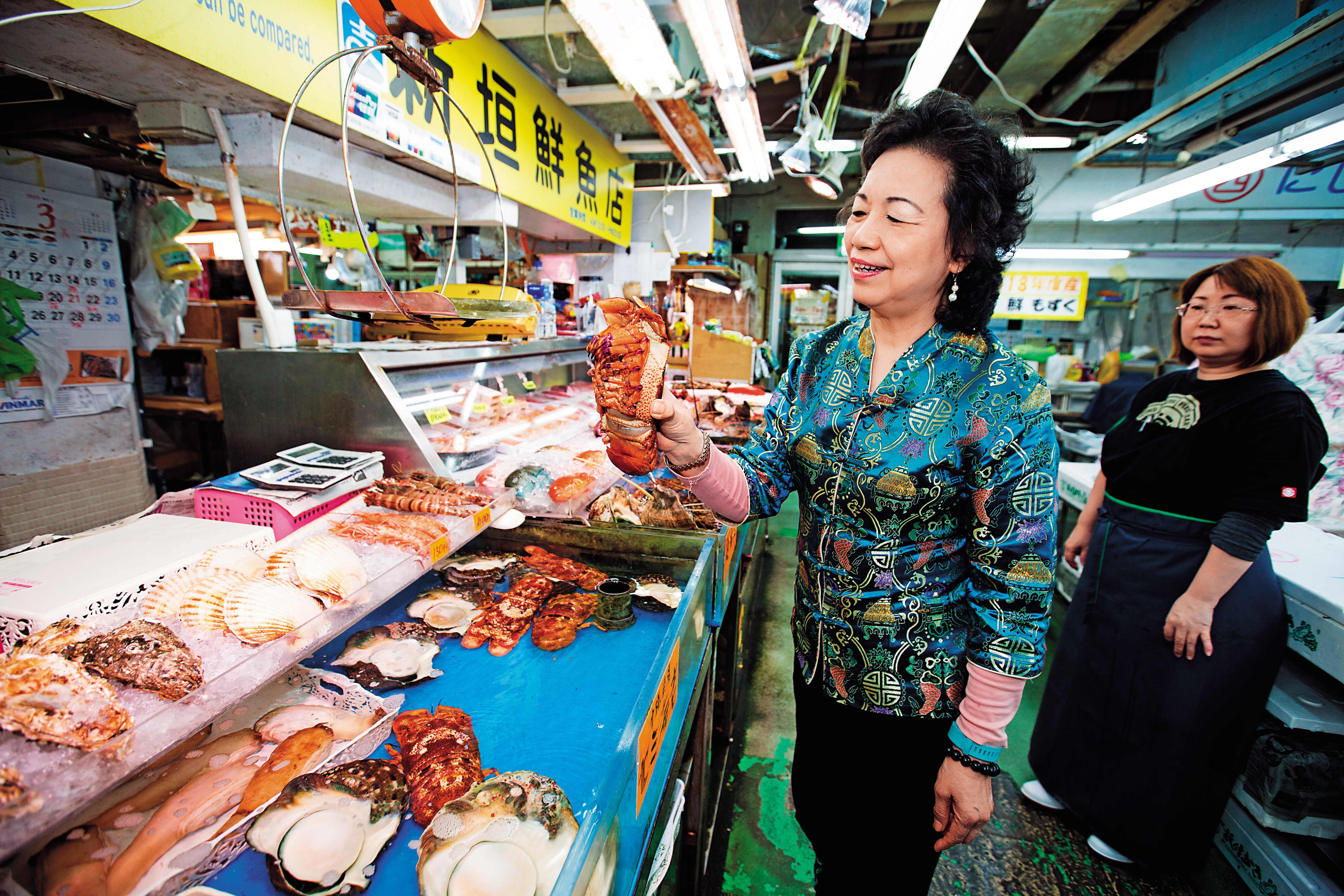 台灣媳婦張陳雪貞將台灣海港常見的代客料理引進沖繩，使第一牧志公設市場成為國際觀光客大啖海鮮的必遊之地。