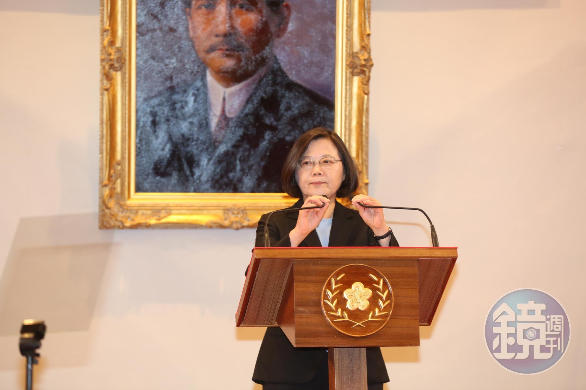 面對美中貿易戰愈演愈烈，總統蔡英文今日召開國安會議，還提出4大重點，向國人信心喊話。