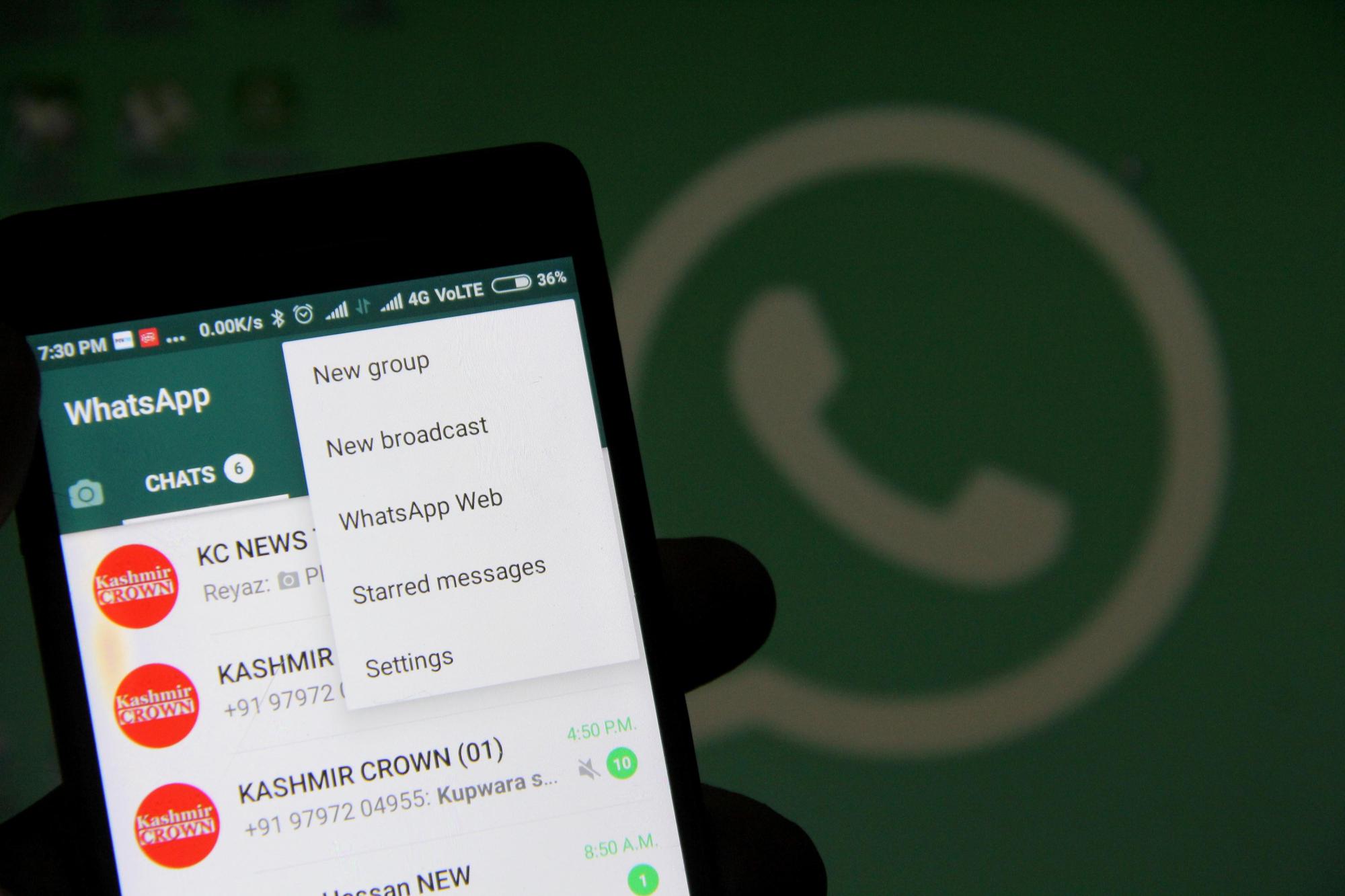WhatsApp是印度廣泛應用的通訊媒介，卻也是製造和擴散謠言的主要工具。（東方IC）