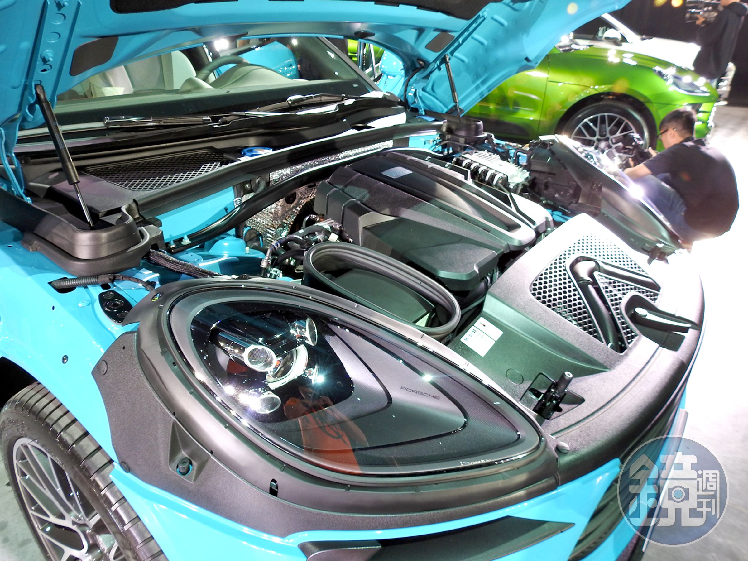 The new Macan S則配置了已率先應用在Panamera和Cayenne車系、結合Porsche最新引擎科技的3.0升V6雙渦輪增壓引擎。