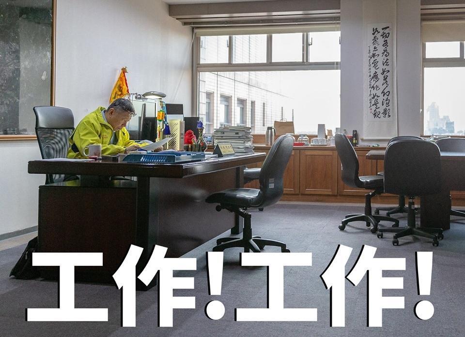 柯文哲在判決出爐後，於臉書以8個字回應：「嗯，知道了，繼續工作。」（翻攝自柯文哲臉書）