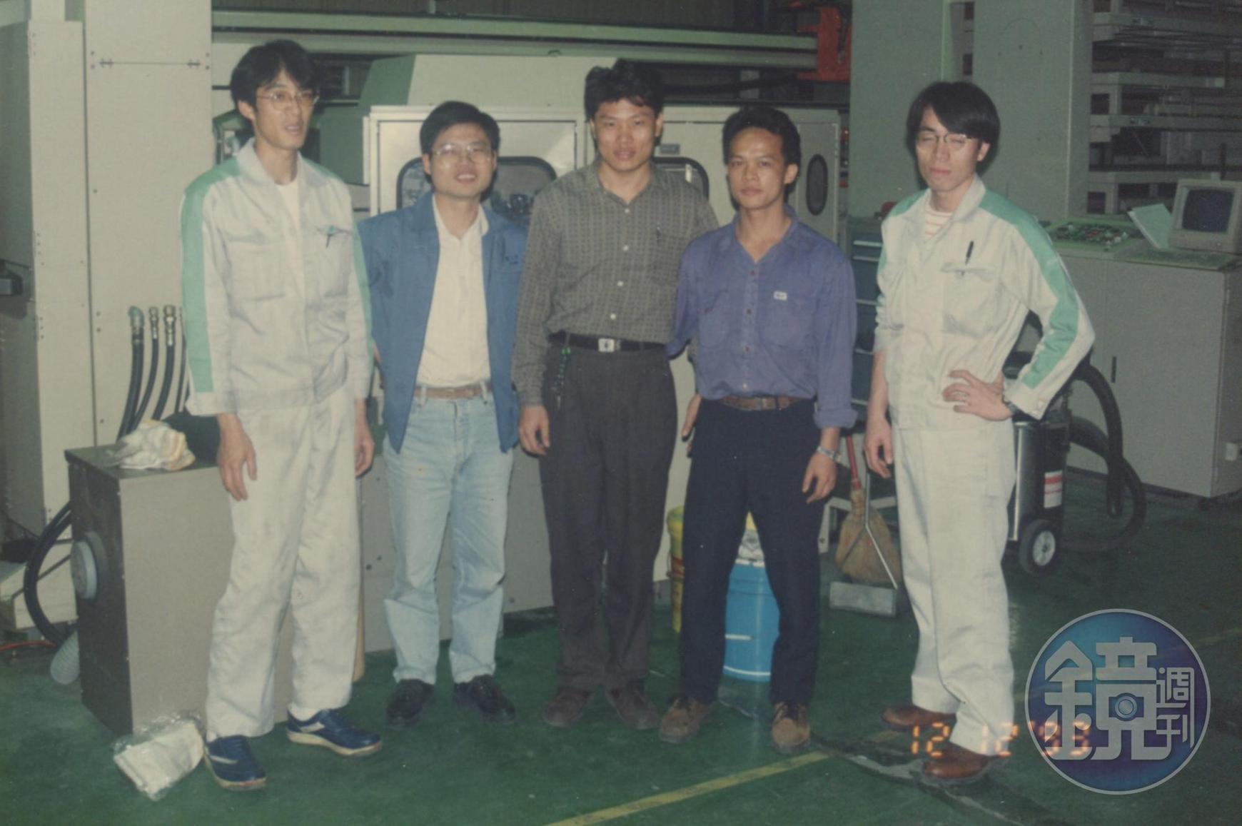 謝樹林(左2)剛退伍就加入銓寶工業,參與過從鑽夾頭轉型國防工業、機電整合產品等階段。(謝樹林提供)