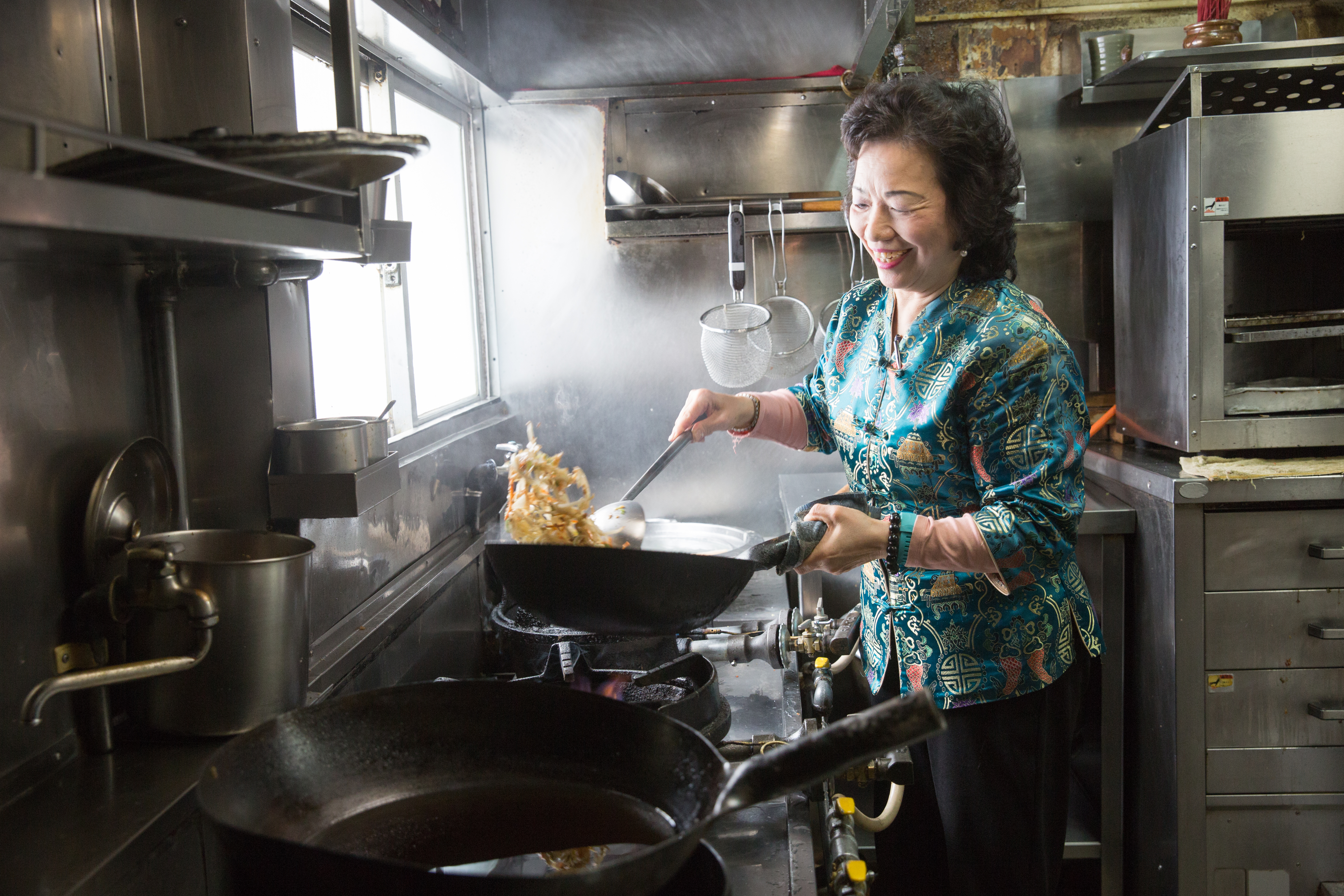 張陳雪貞廚藝精湛，動作利索的她1人可抵3人用。