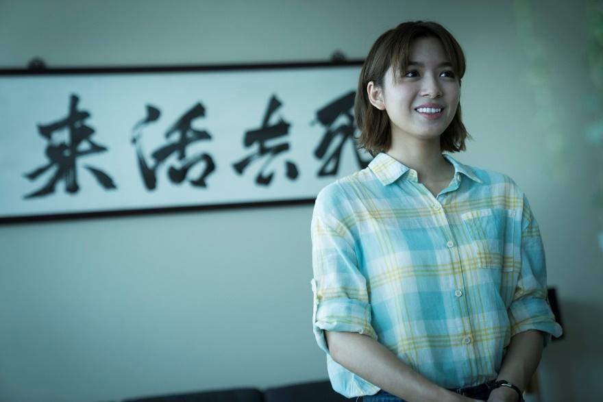 公視職人劇《生死接線員》中器捐師辦公室掛著「死去活來」的匾額，正是「器官捐贈及移植」的寫照。（公視提供）