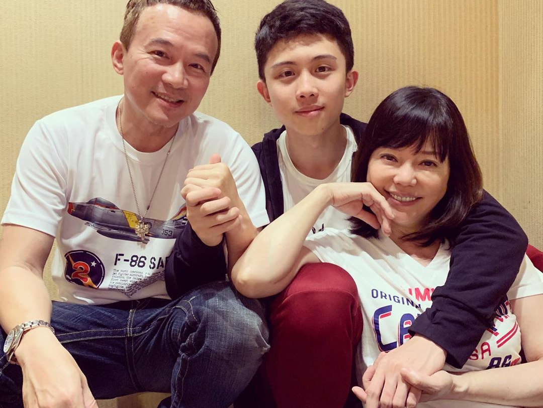 母親節前夕，孫安佐在IG上貼出家人合照，祝所有媽媽，母親節快樂。（翻攝自孫安佐IG）