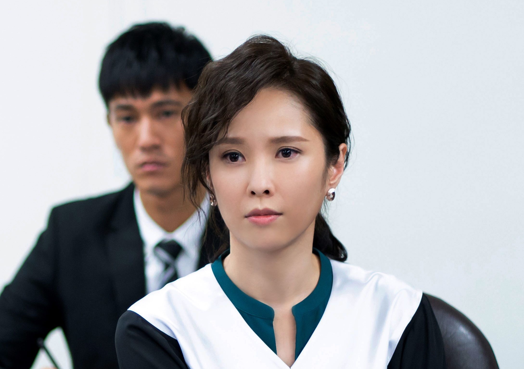 天心飾演個性強硬、只幫當事人爭取最佳利益的王牌律師方箏。（中天）