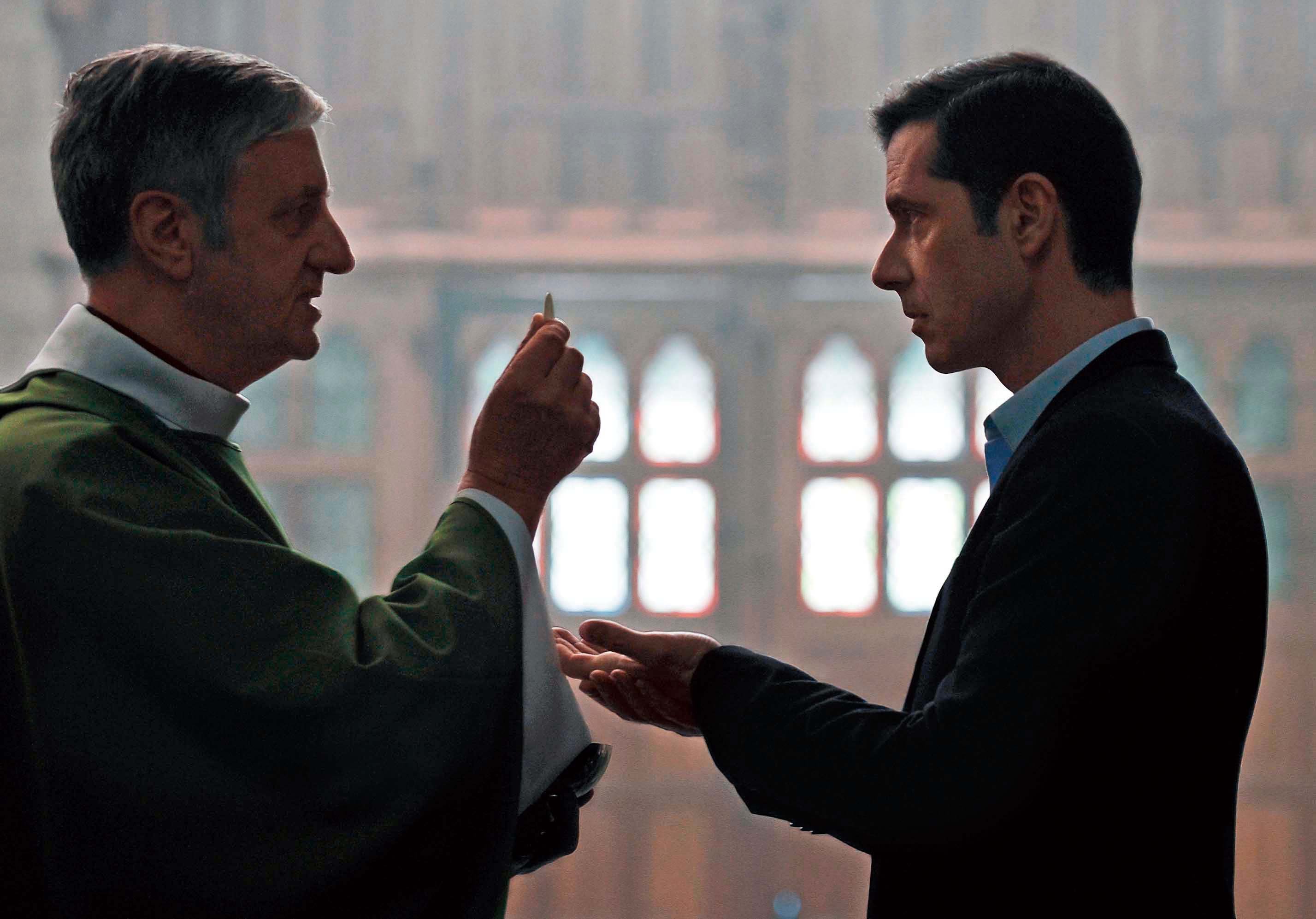 童年時曾被神父性侵的成年男性，站出揭發醜聞。但他們的不再沉默卻不被家人見諒，反而造成更大的創傷。（天馬行空提供）