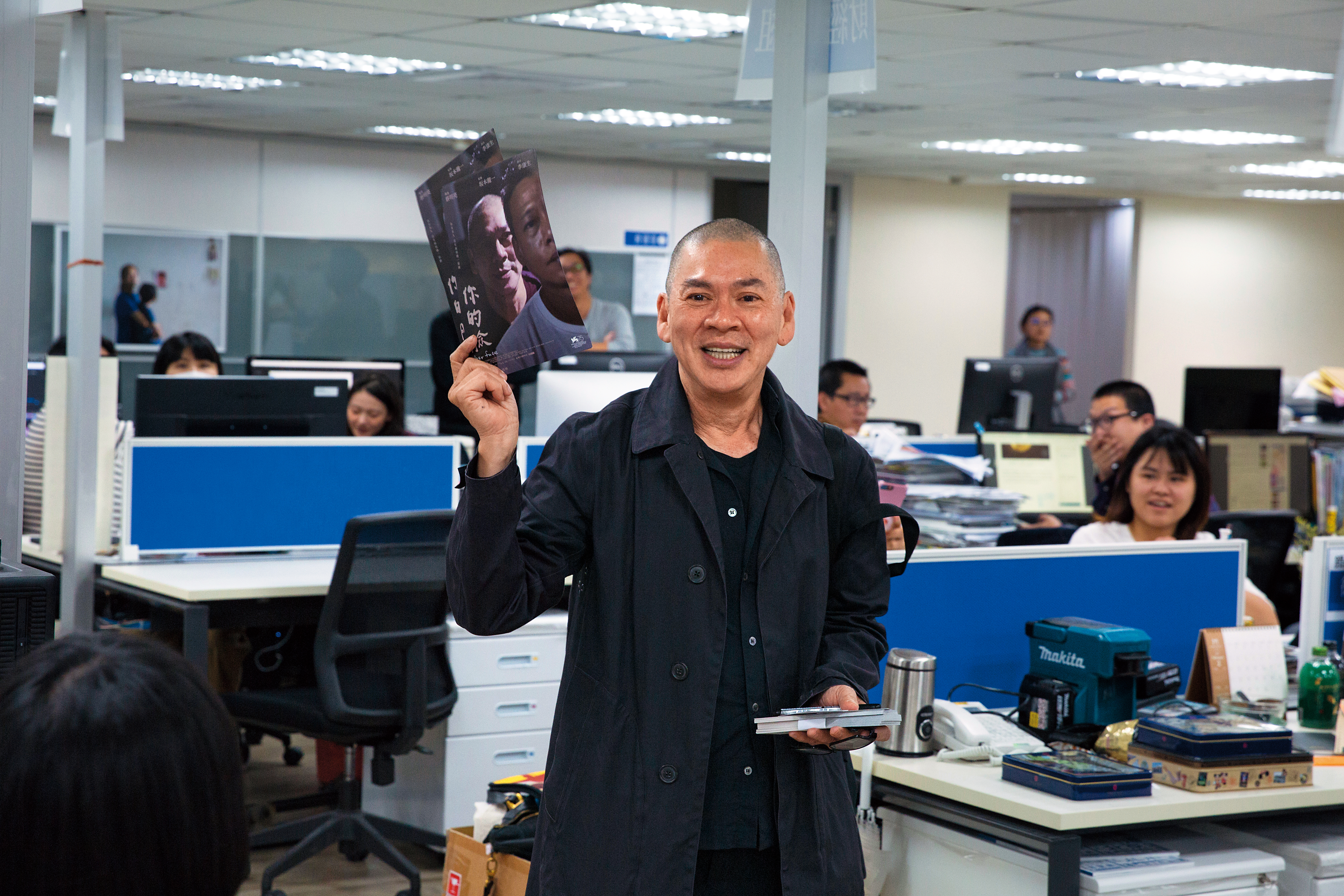 為了賣票蔡明亮親力親為，接受本刊專訪後也向辦公室同仁推廣拍片理念。