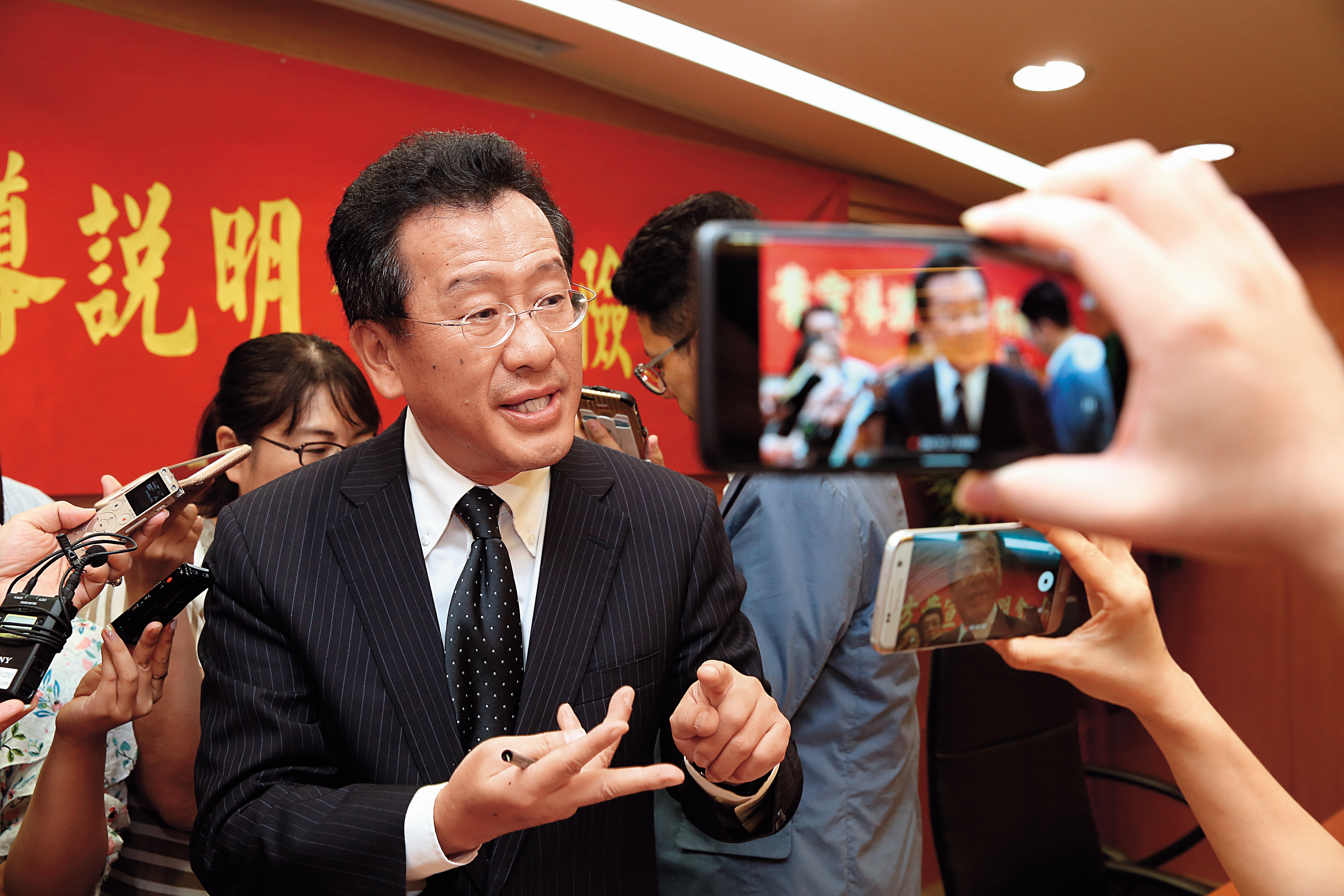 金管會主委顧立雄日前表示，金融業應厚實資本，多提準備金，不要把錢都發完。